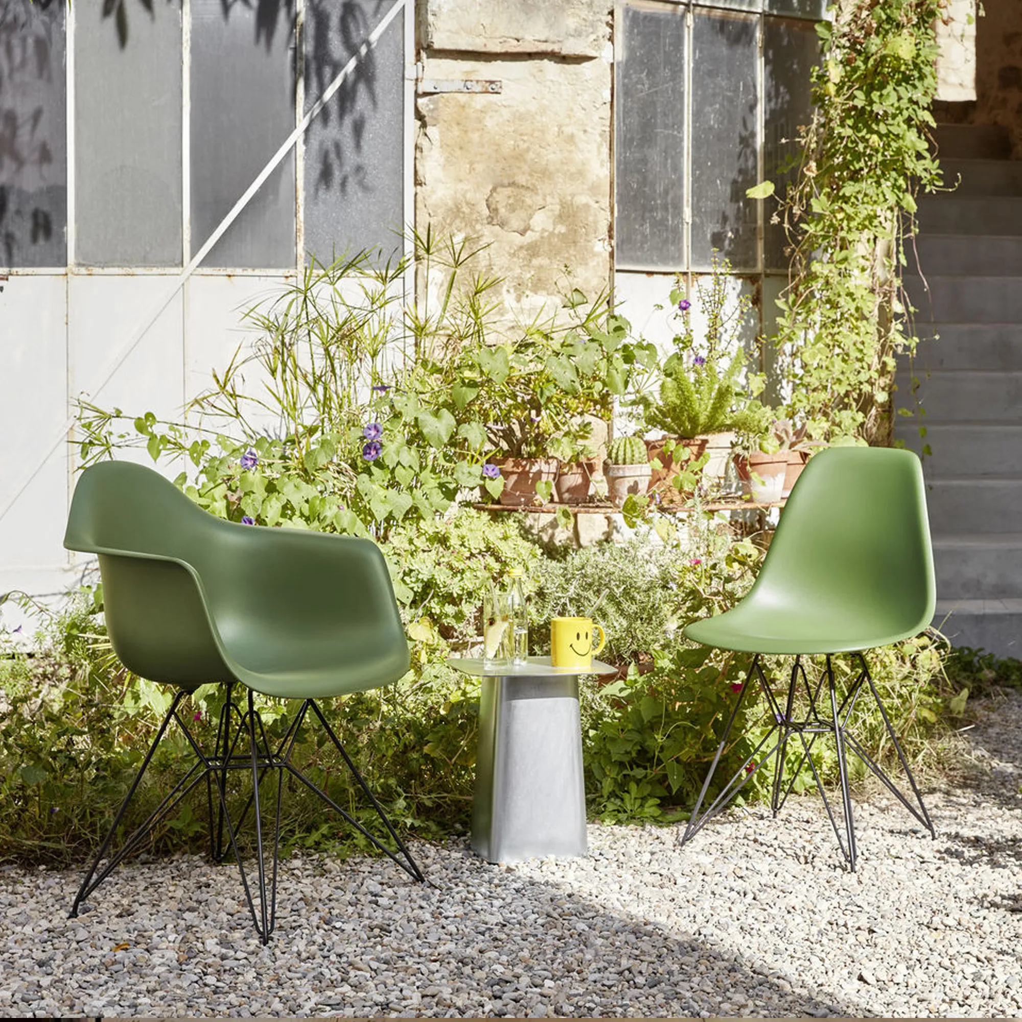 Eames RE Plastic Armchair DAR eetkamerstoel Basic Dark - 5