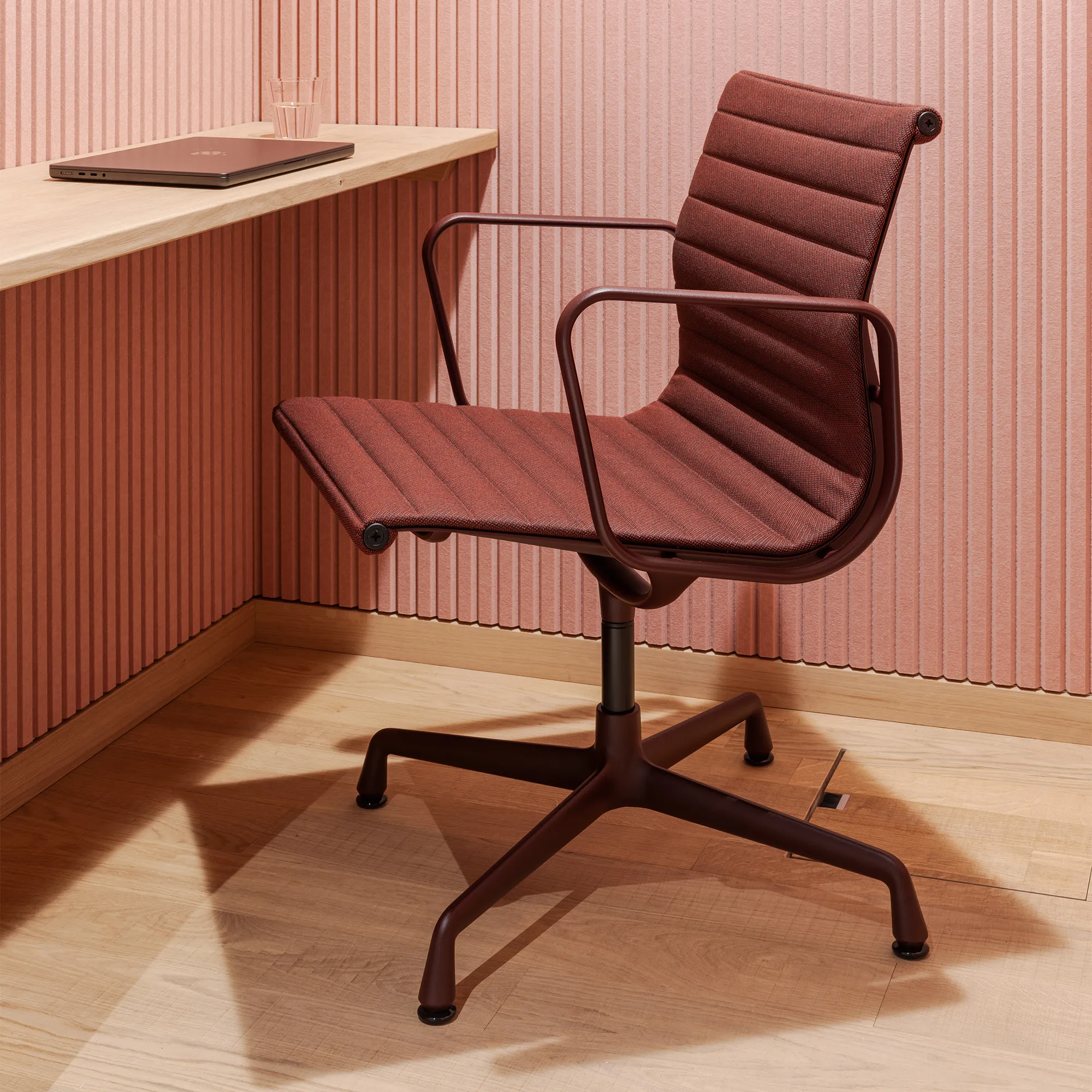 EA 108 Aluminium Chair - 3