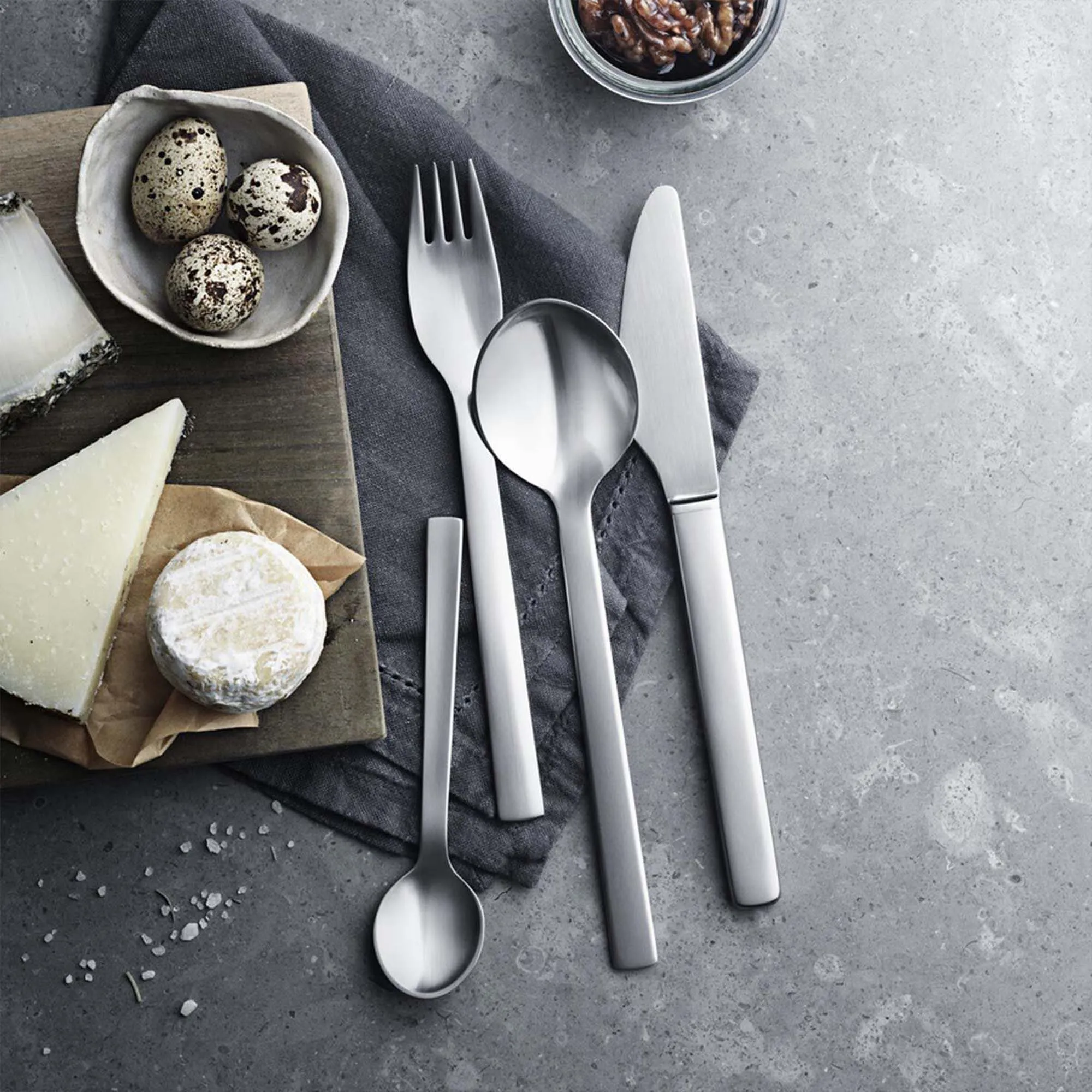 New York Cutlery / Set of 24 - 2