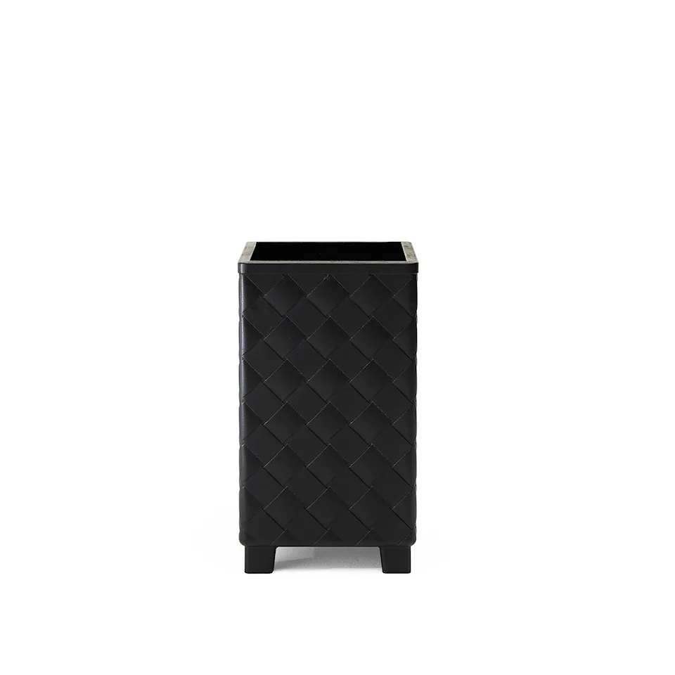 Näver Black lacquered Aluminum Planter