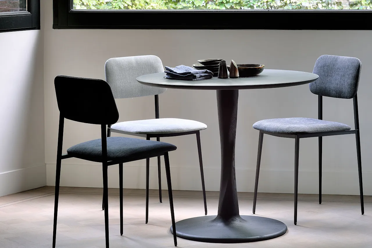 Torsion Dining Table, Svartfärgad ek, Ø127 cm