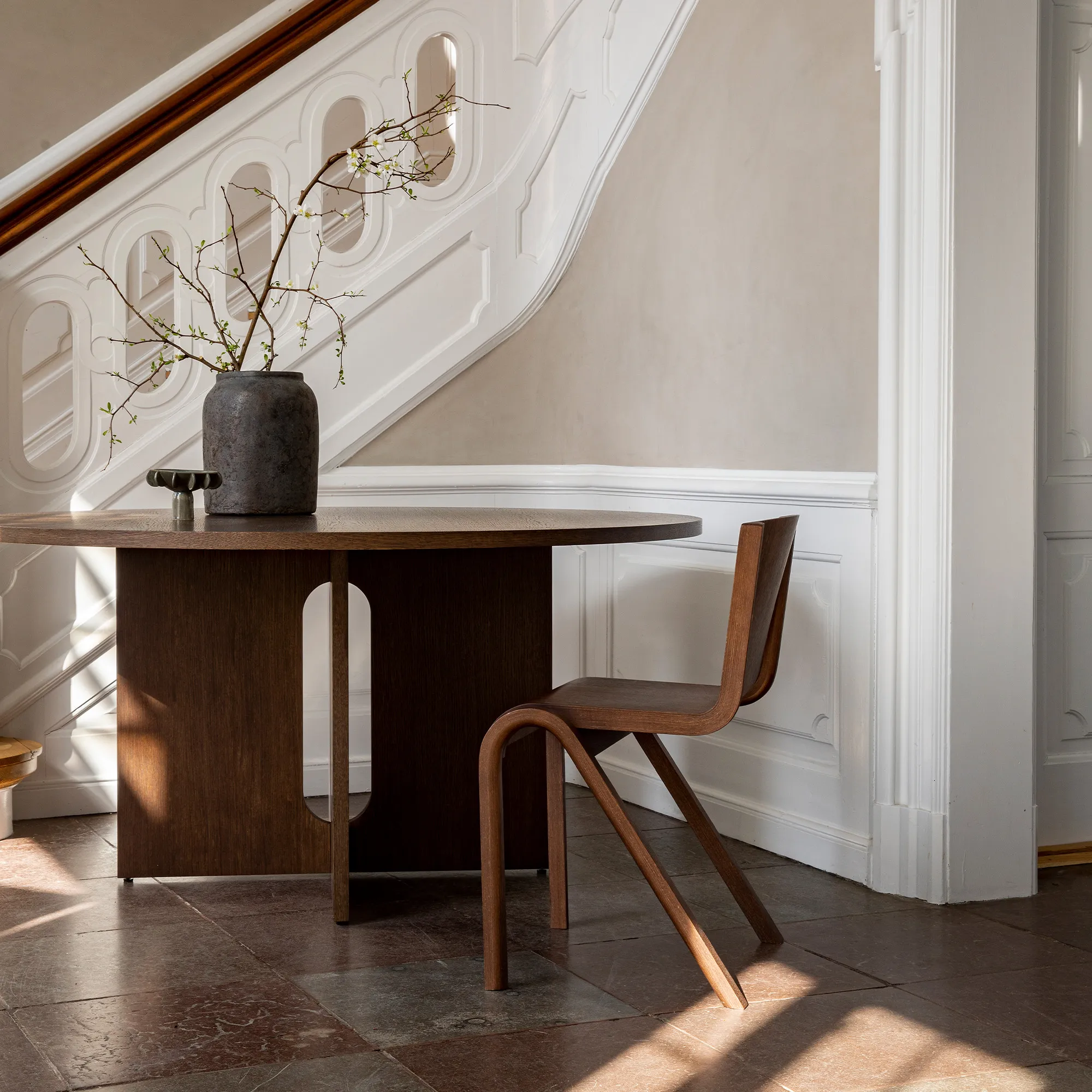 Androgyne Dining Table Ø120 cm Dark Stained Oak - 14