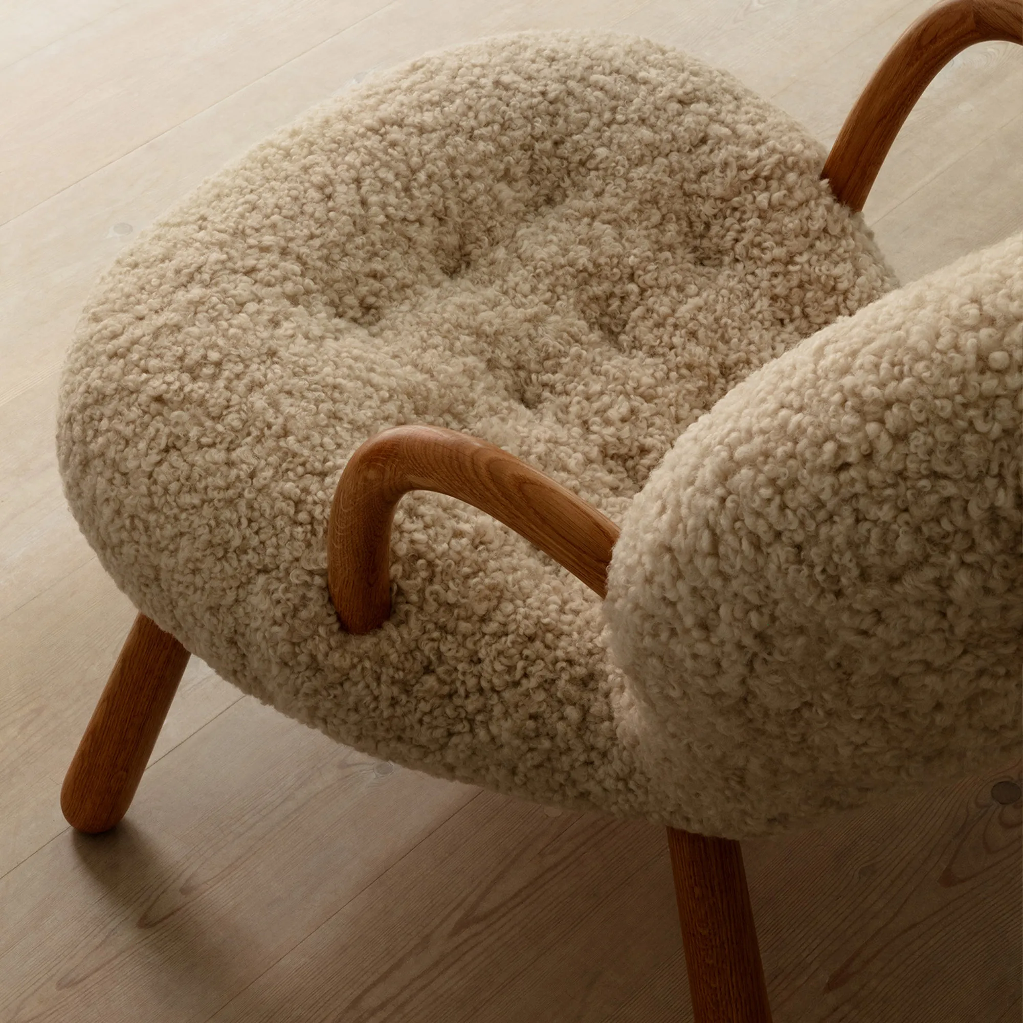 Clam Chair - 17