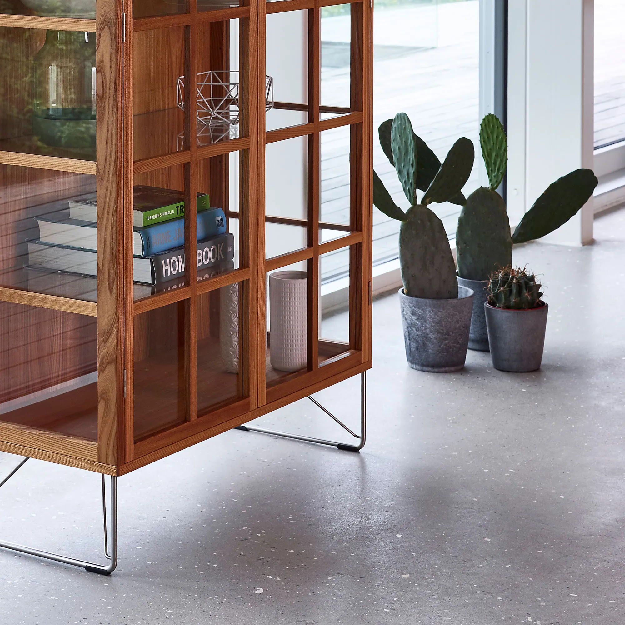 AK 2780-2782 Display Cabinet