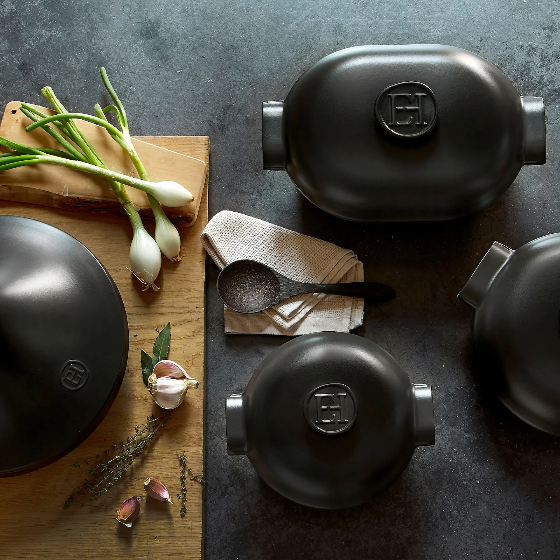 Cocotte Round Pot Dark Gray - Emile Henry - NO GA