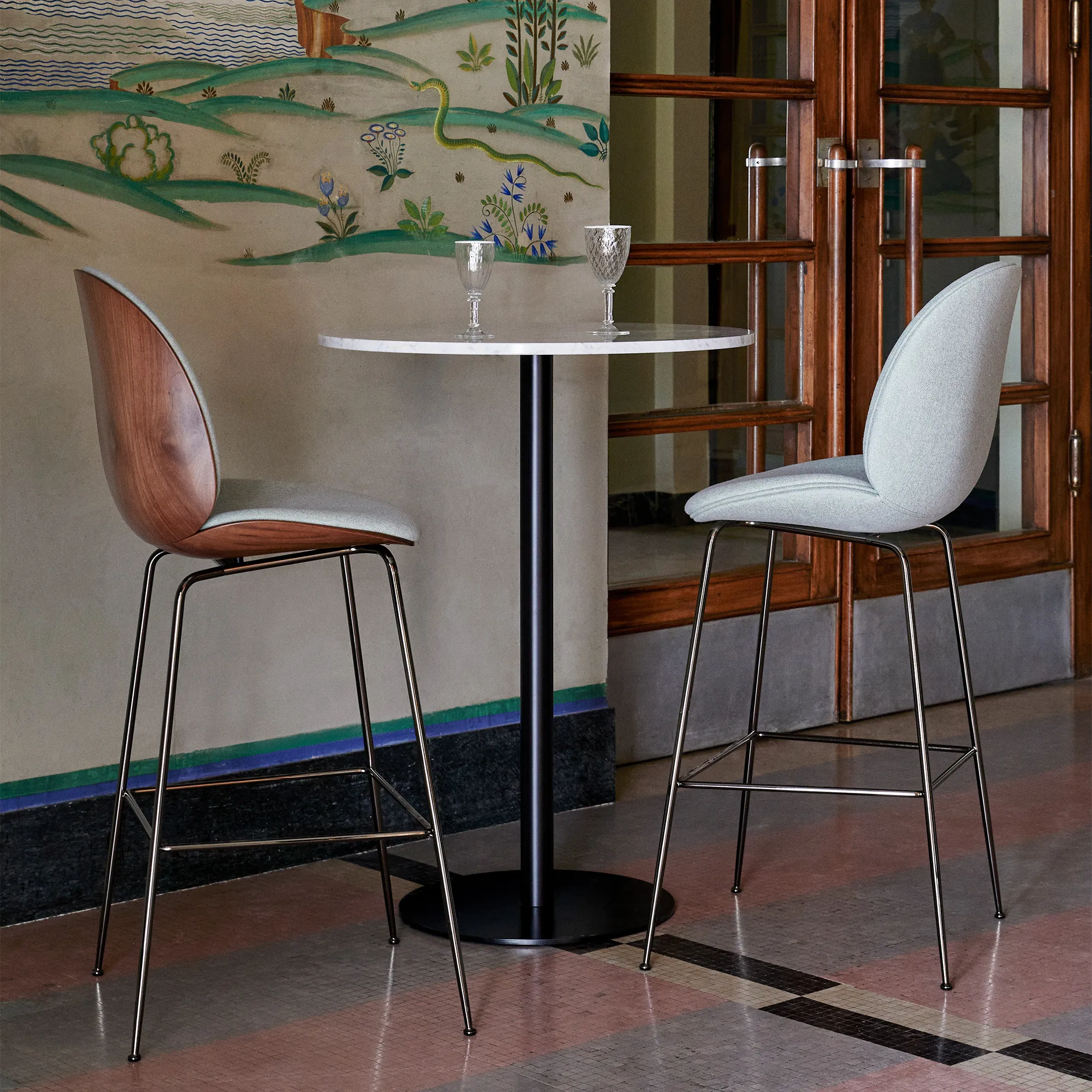 GUBI 1.0 Bar Table Ø60 cm Black - 2