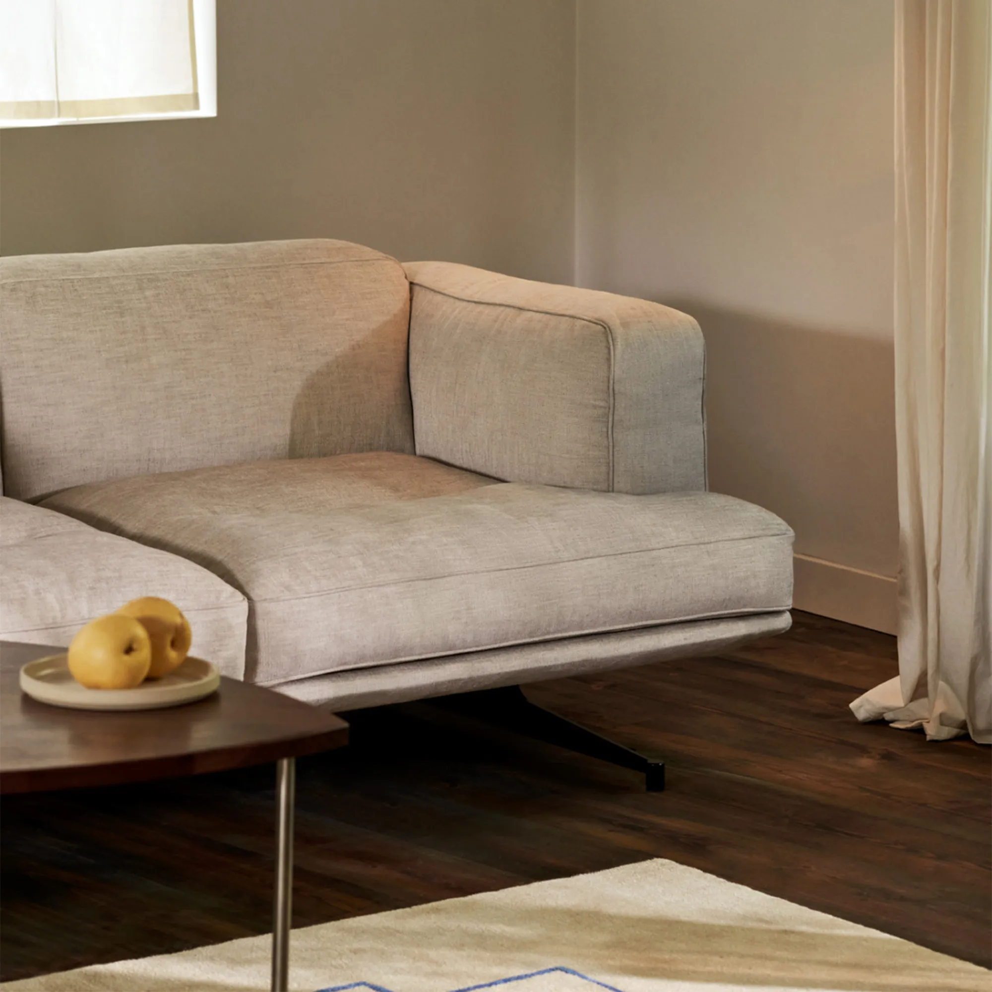 Inland AV22 2-seater sofa polished aluminium legs - 2
