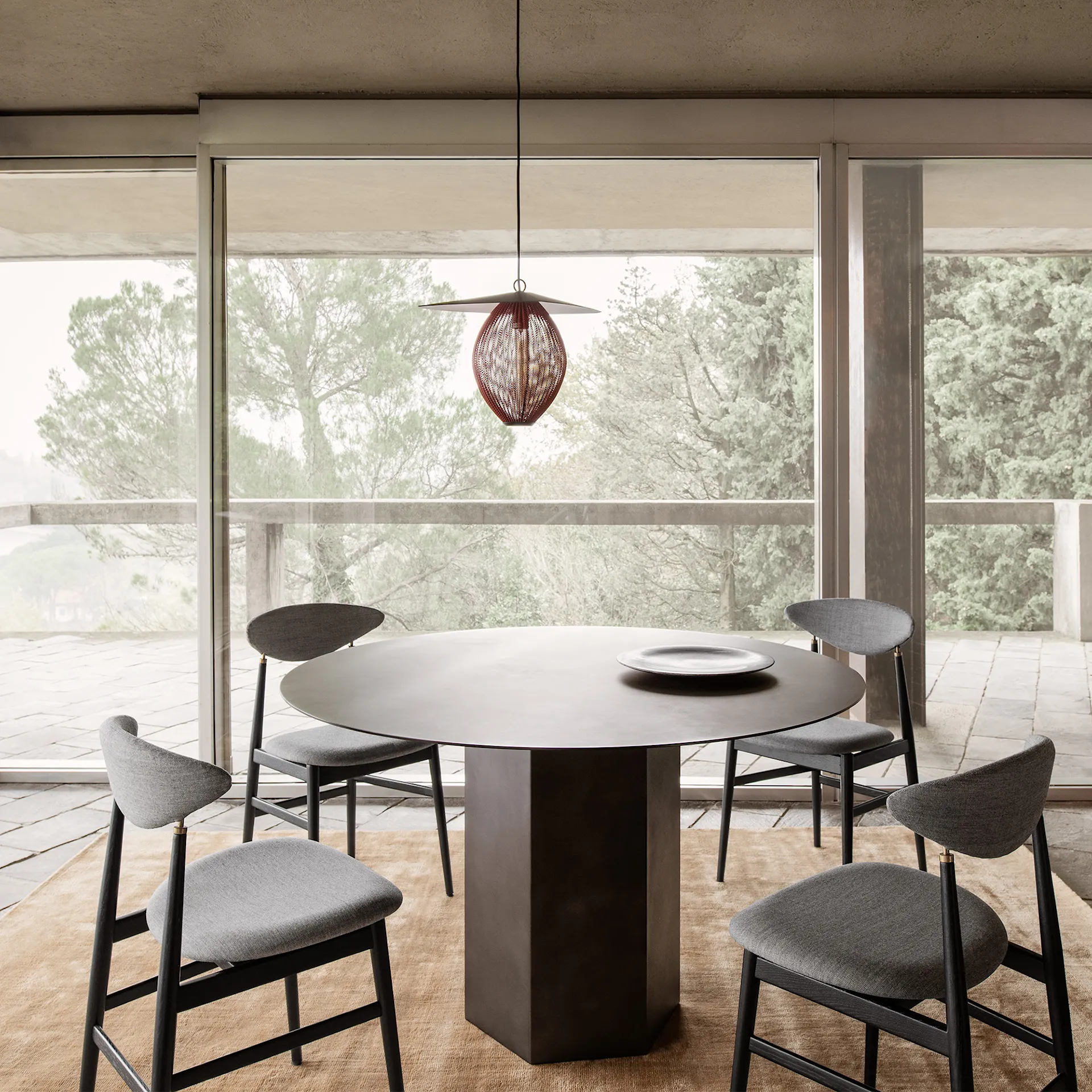 Epic Steel Dining Table Ø130 - Gubi - GamFratesi - NO GA