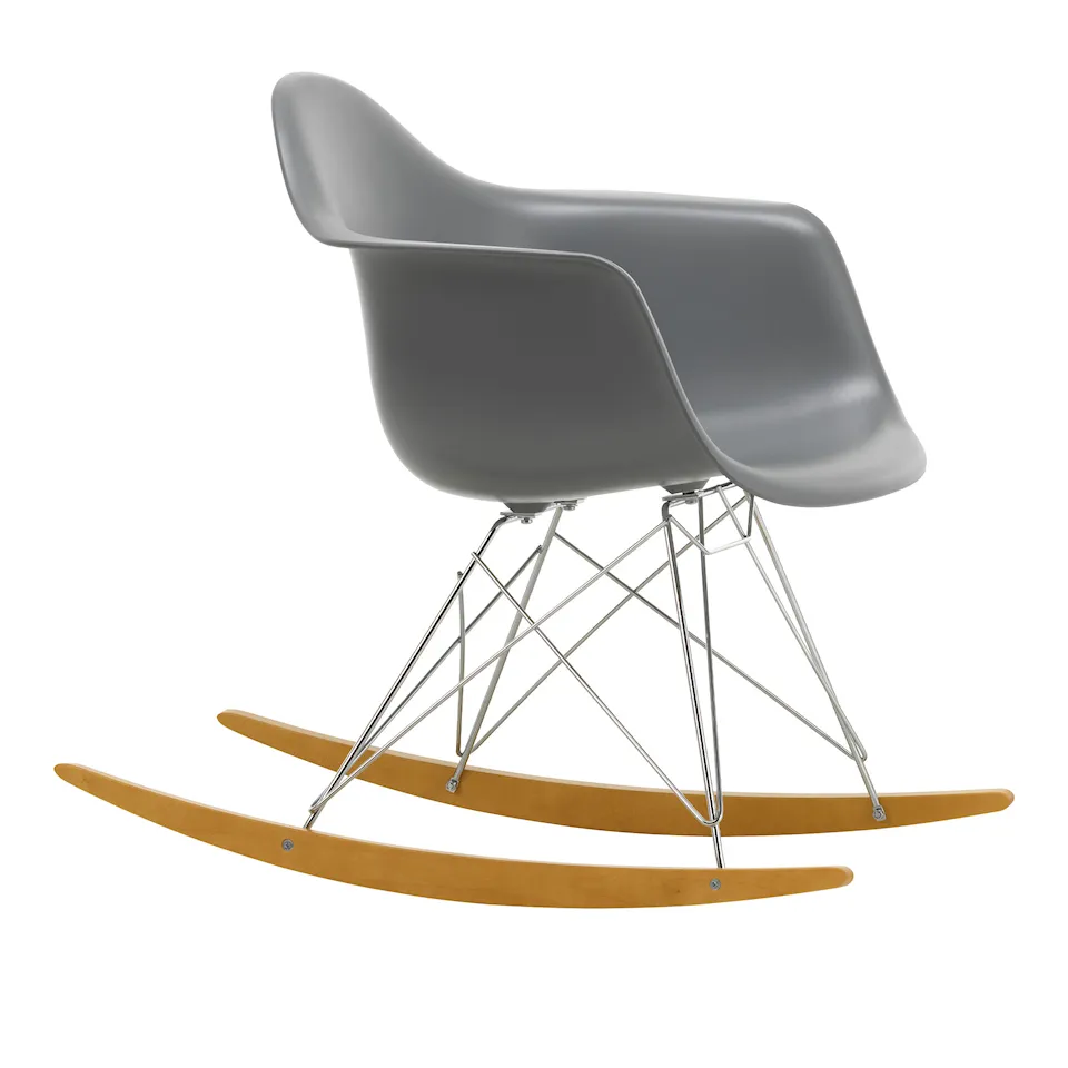 Eames RE Plastic Armchair RAR gyngestol Chrome/Golden Maple