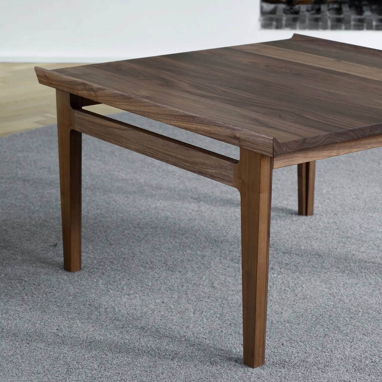 500 Table, Large, Walnut