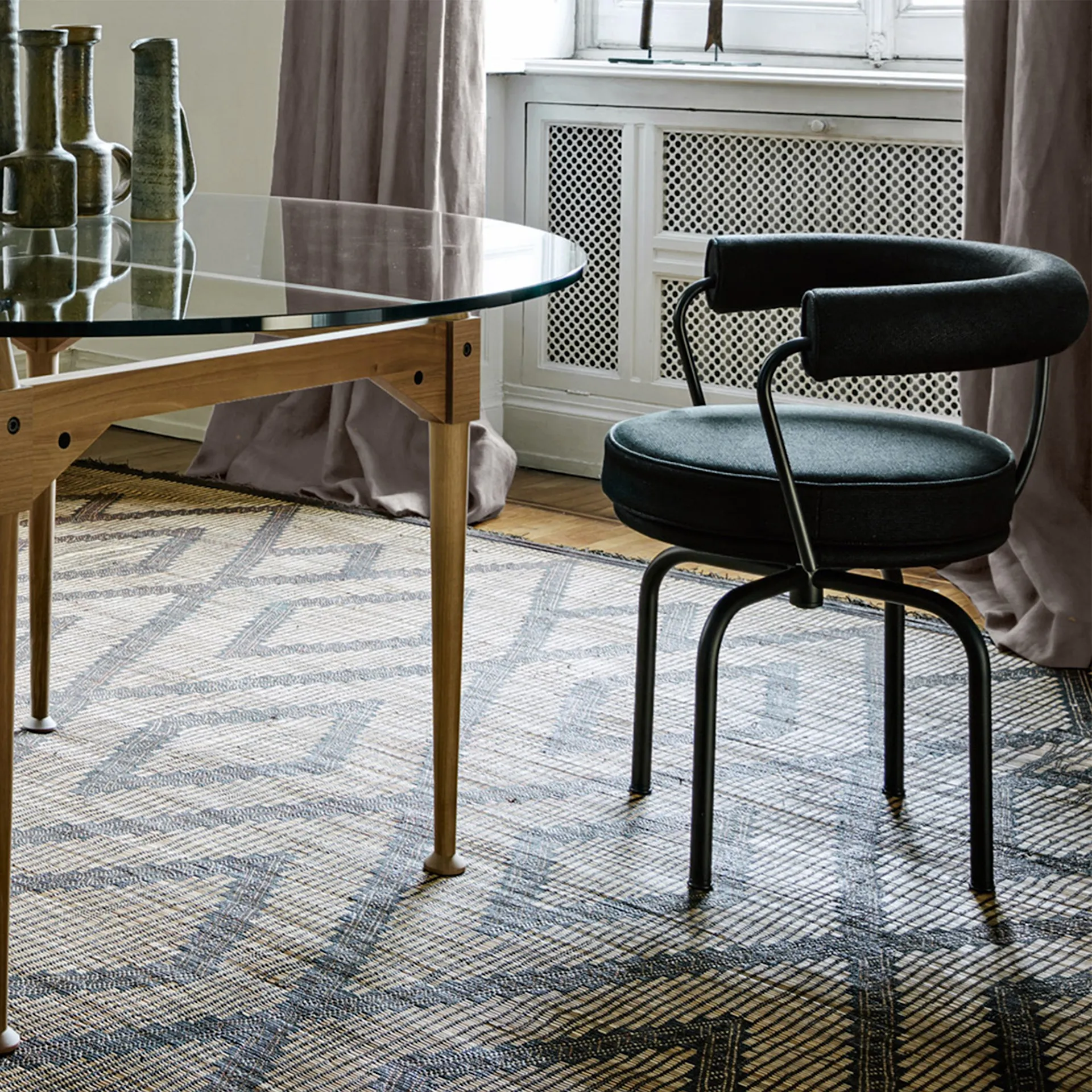Buy LC7 chair from Cassina | NO GA Buy LC7 chair from Cassina | NO GA