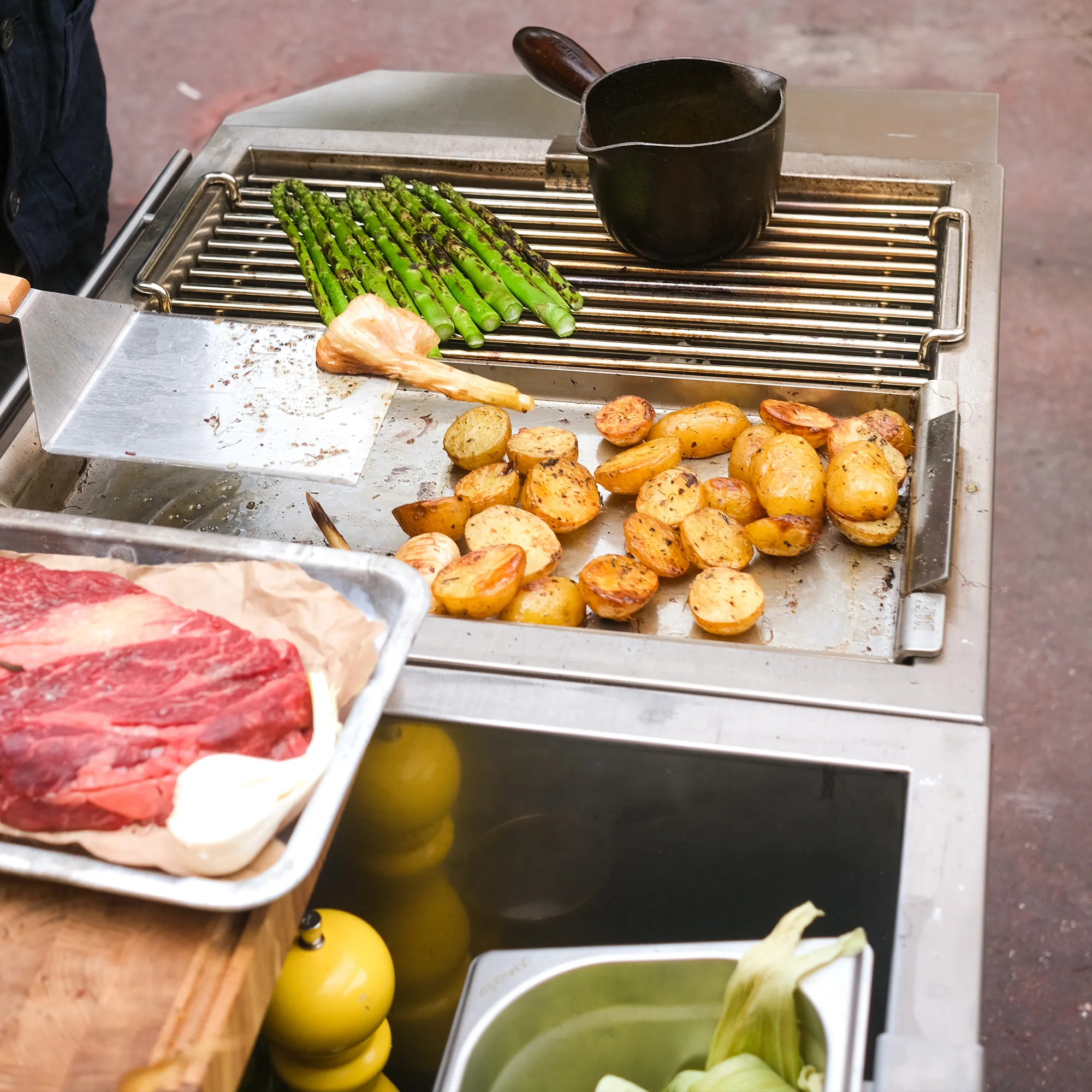 Combinatie C buitenkeuken met houtskoolgrill en spoelbak - 12