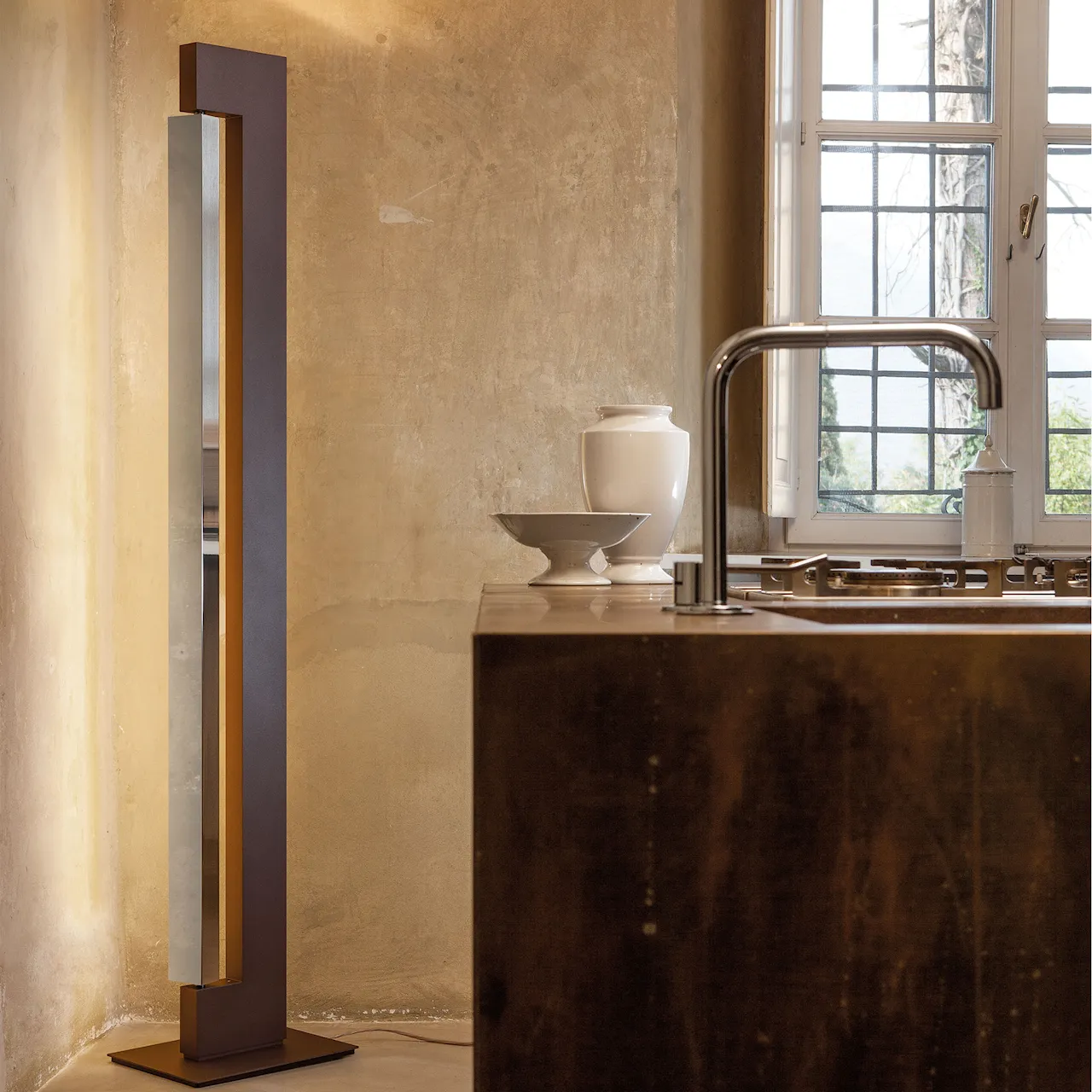 Ara Floor Lamp