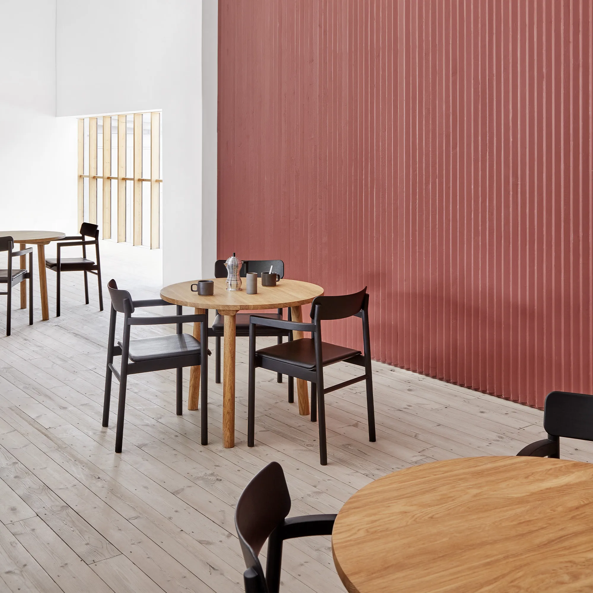 Taro Dining Table Ø120 cm