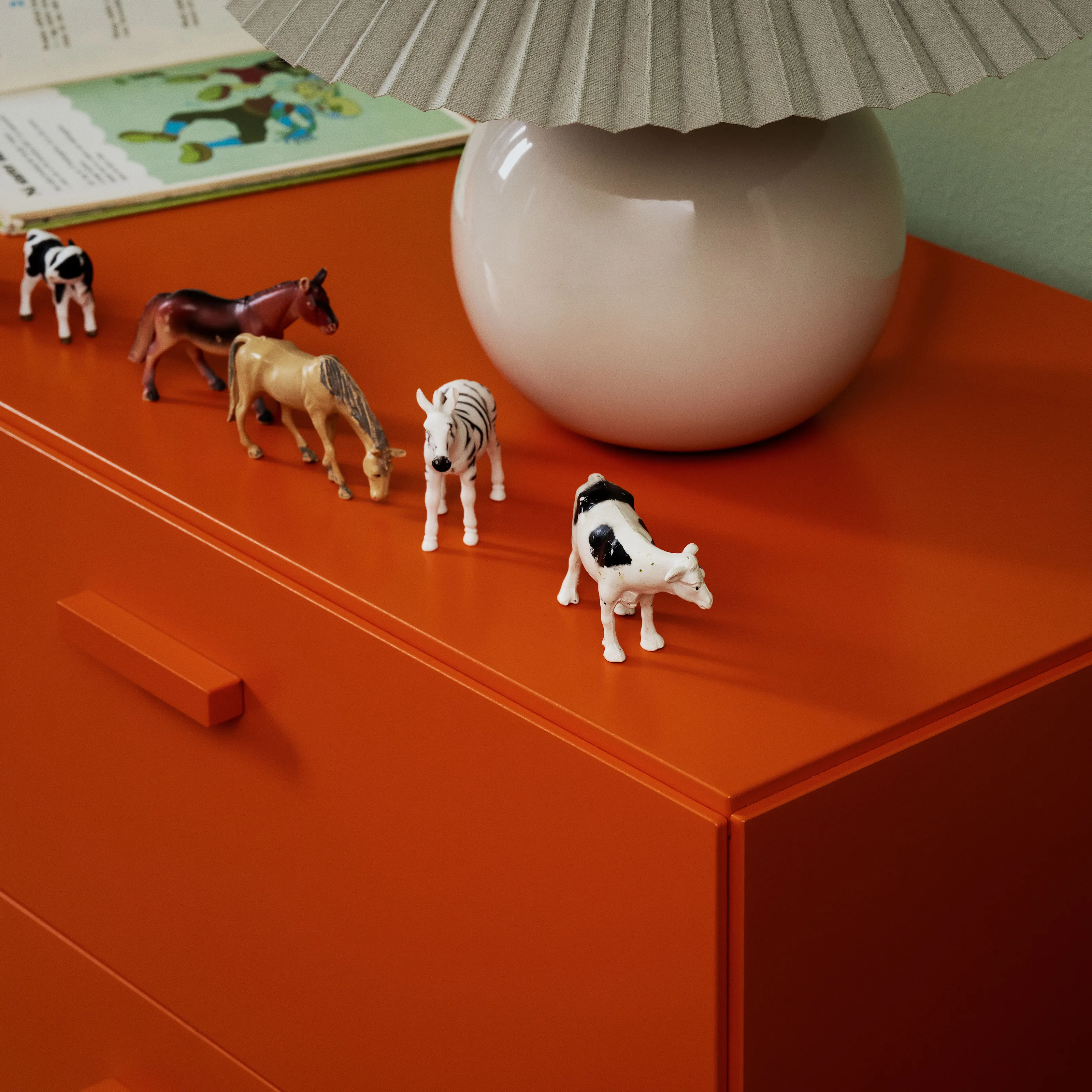 Relief Chest of Drawers Low Legs - 2