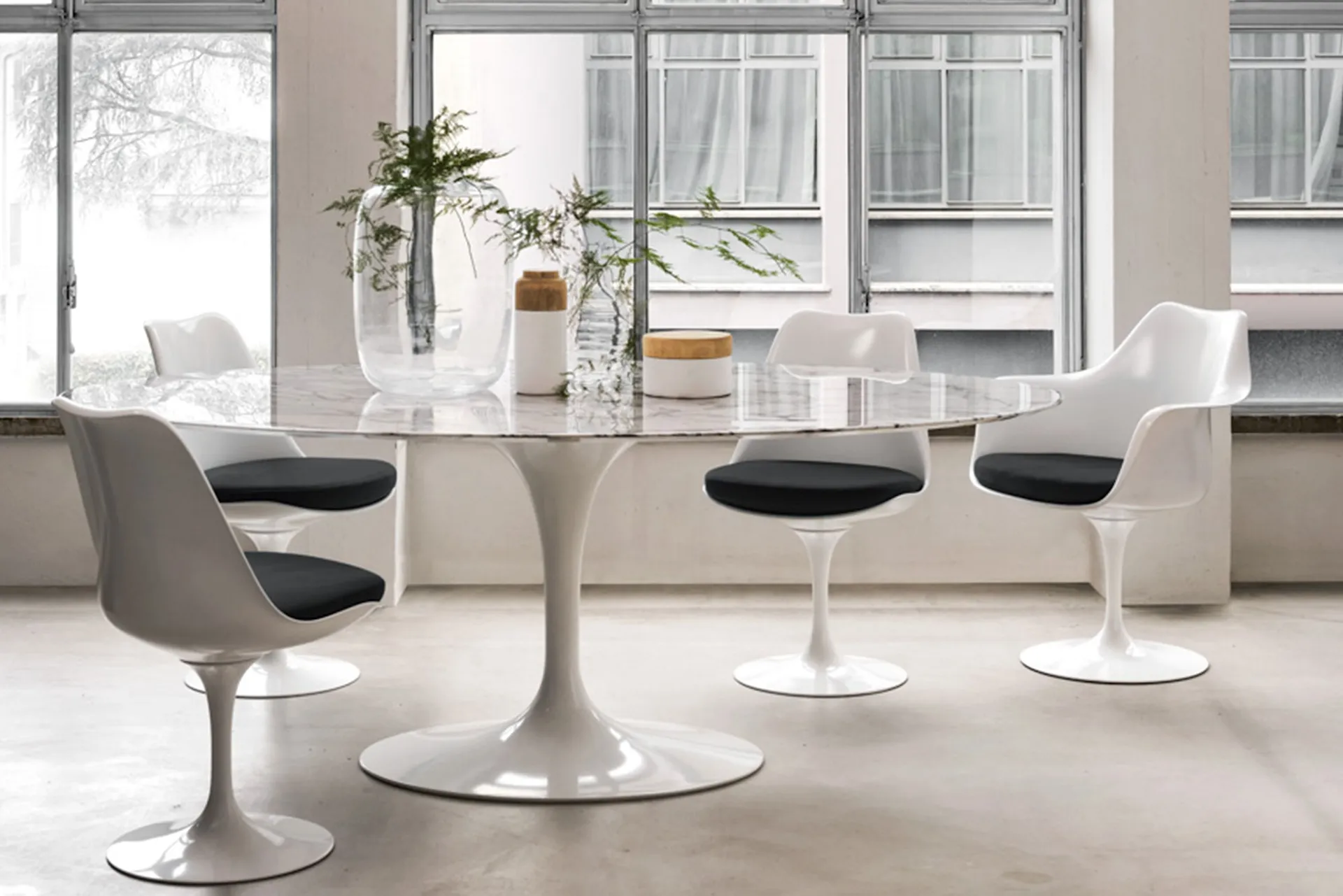 Buy Saarinen Tulip Armchair from Knoll NO GA