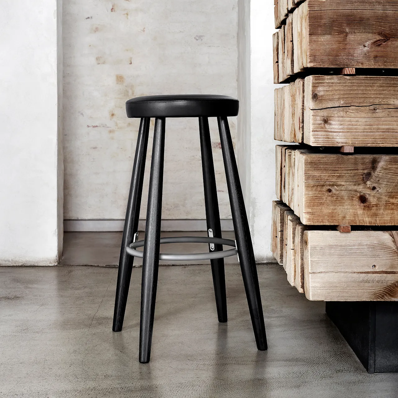 CH56 Bar Stool Walnut