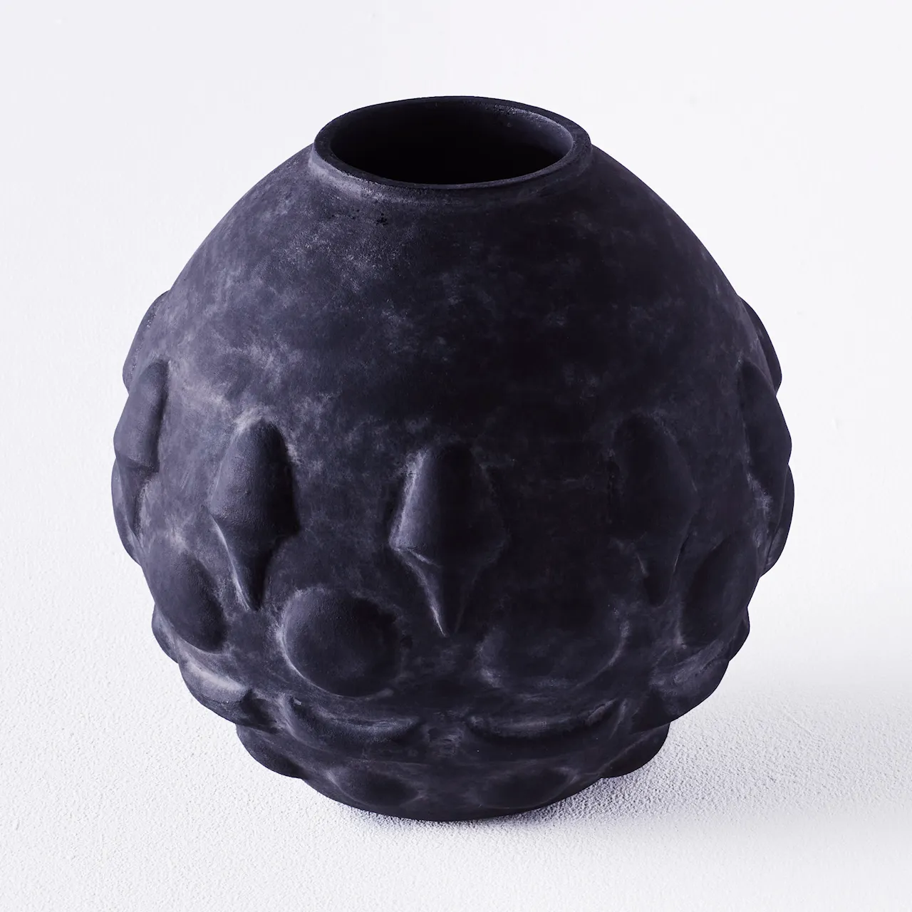 St. Mary vase black
