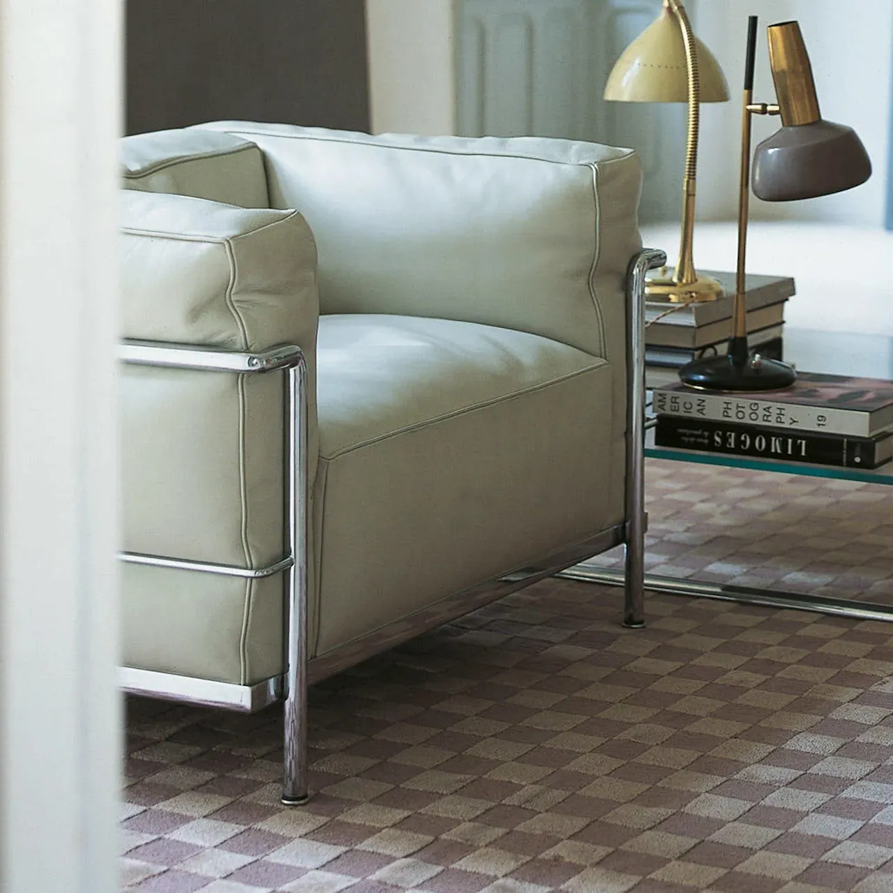 LC3 armchair Polyester