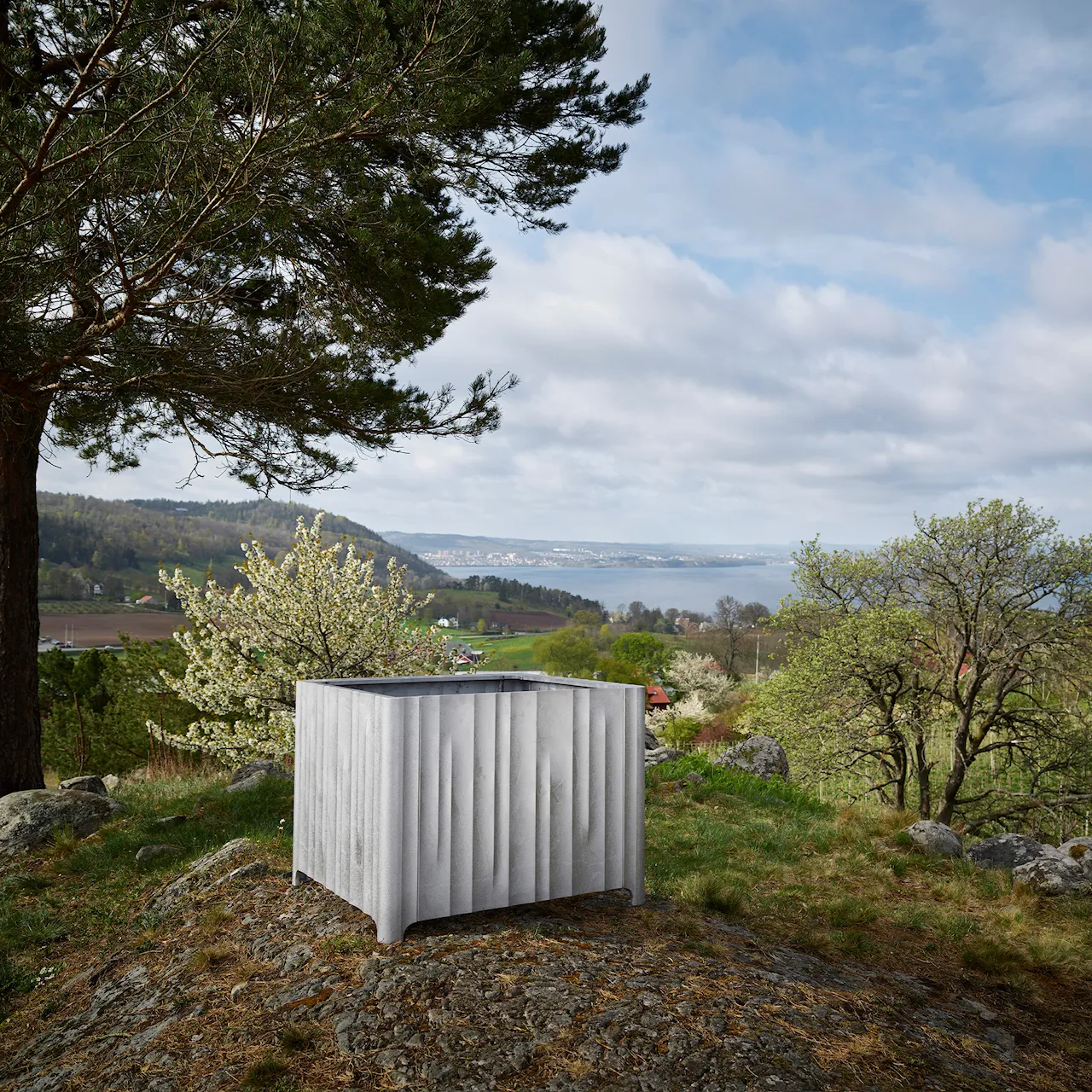 Column Nature Planter