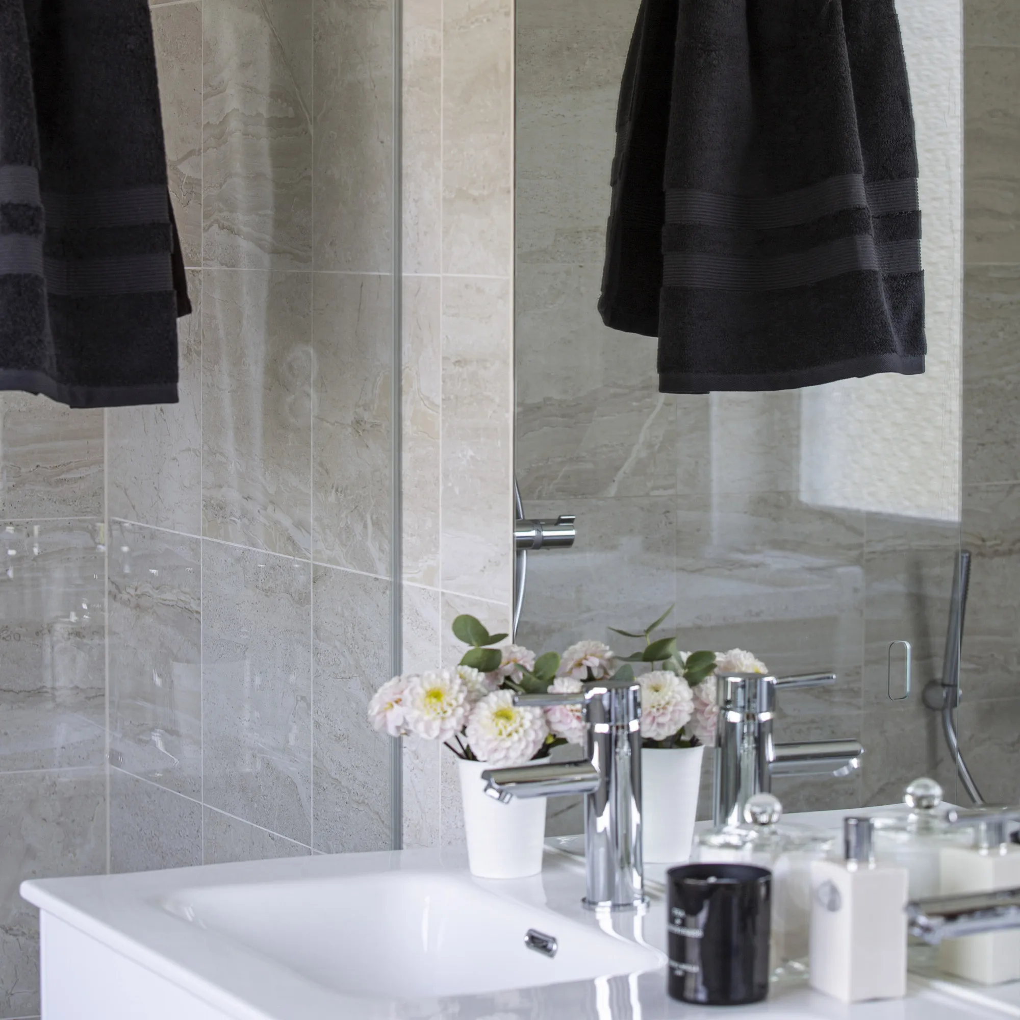 Fontana Anthracite Towel - 3