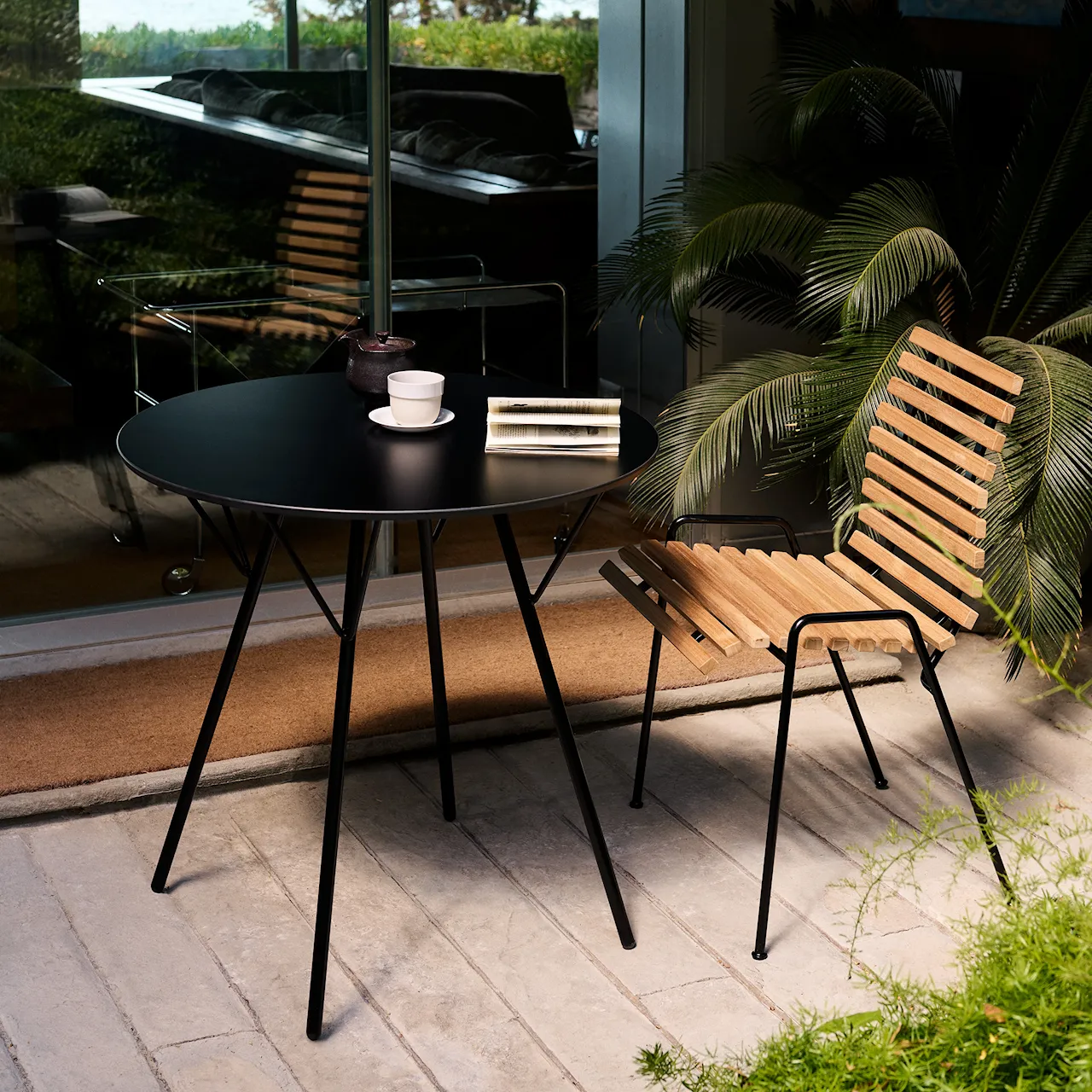 RFH Terrace Table RD5 Ø75 H73 cm Black frame Laminate Black