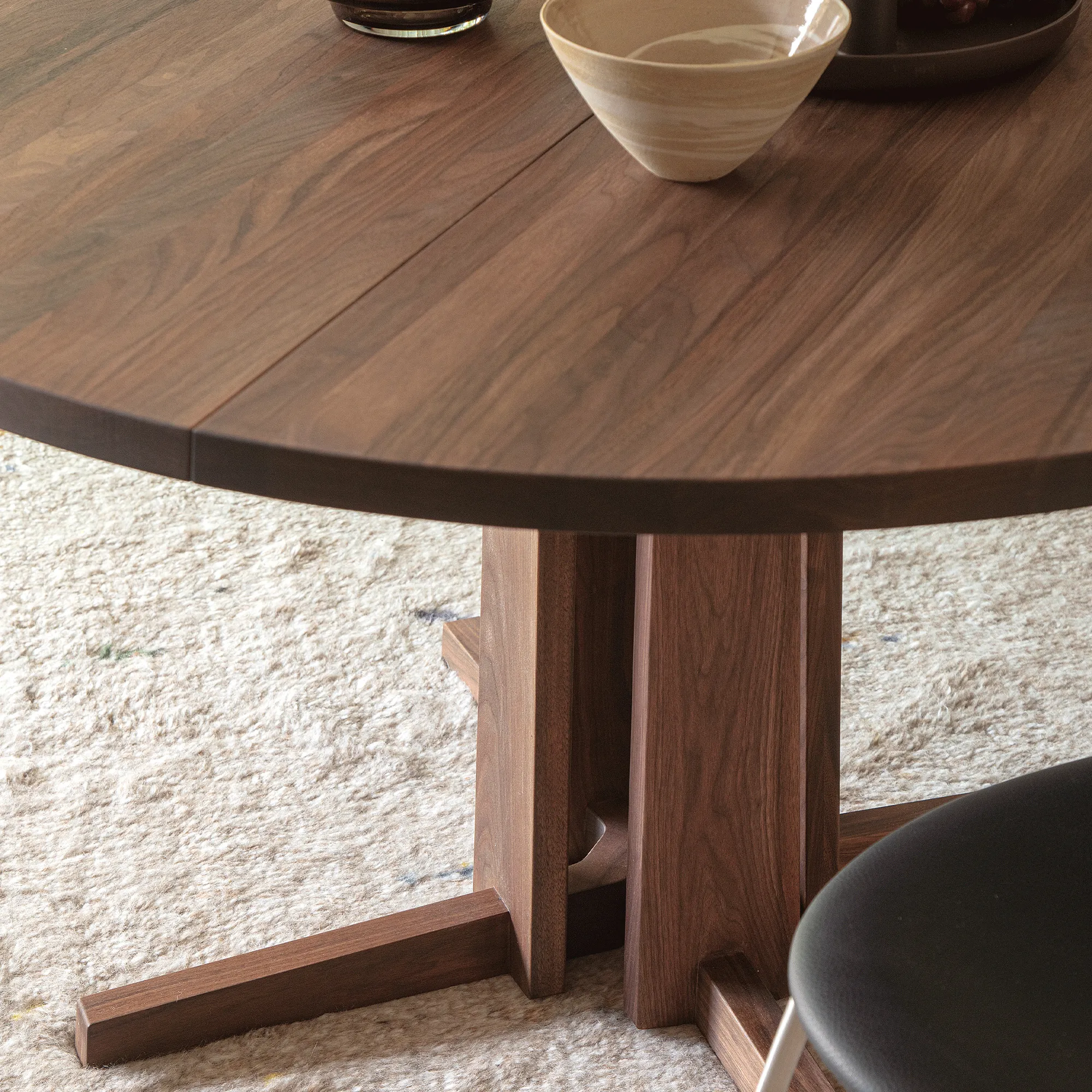 GM 3182 Obelisk Table - 3