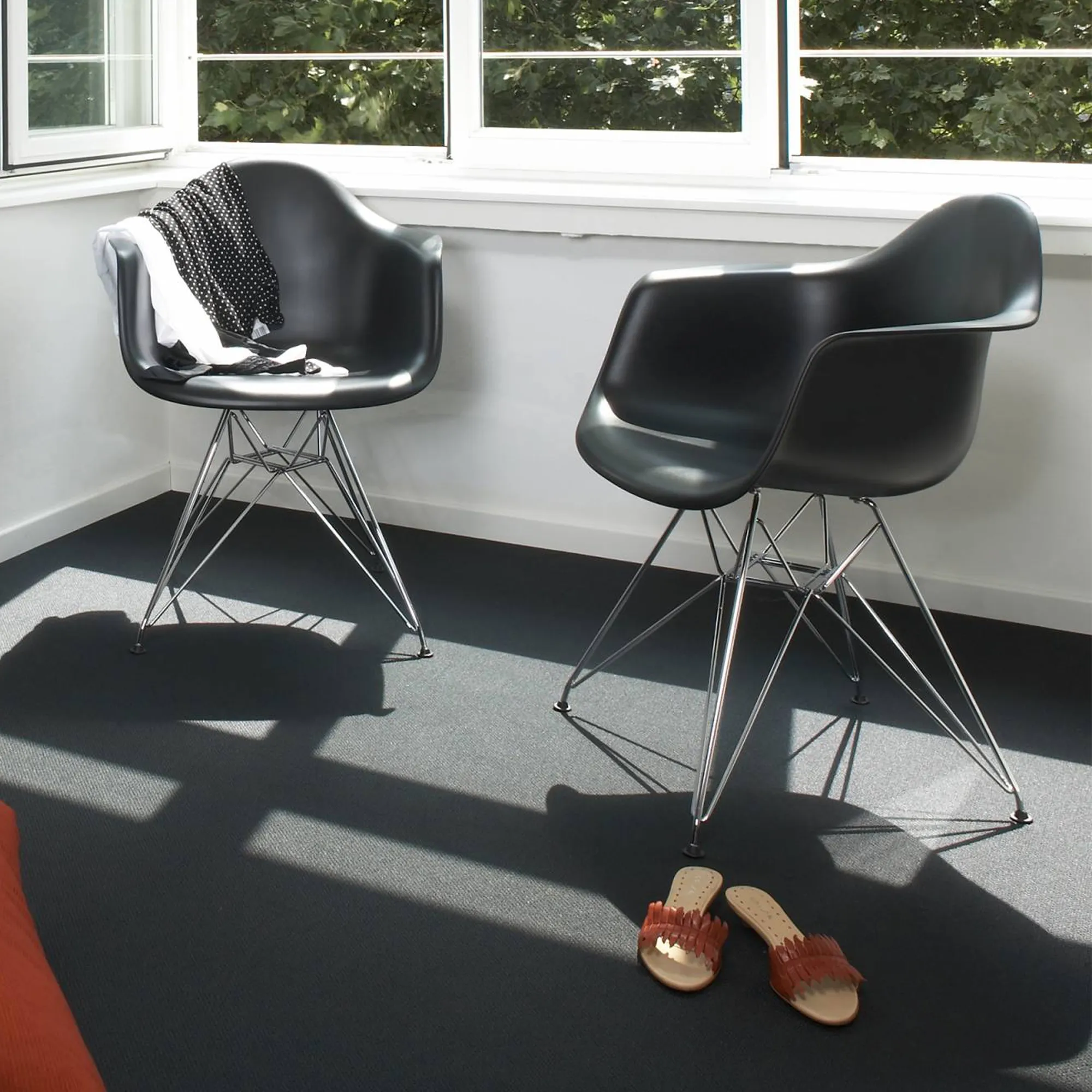 Eames RE Plastic Armchair DAR eetkamerstoel Basic Dark - 7