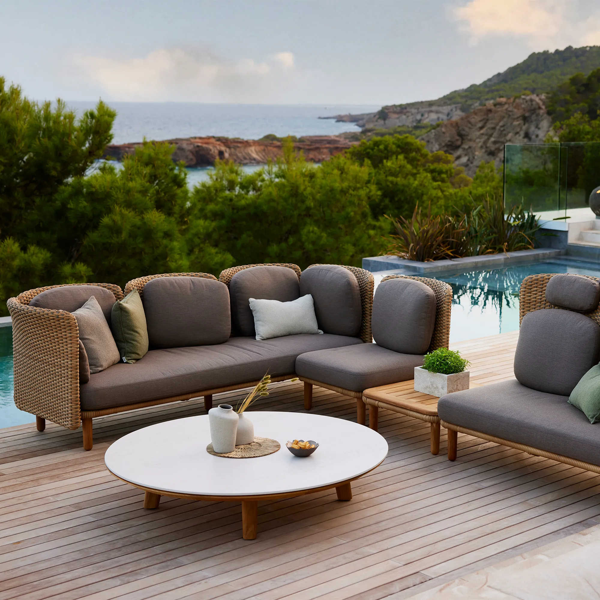Arch 3-seater outdoor sofa - high armrest - 4