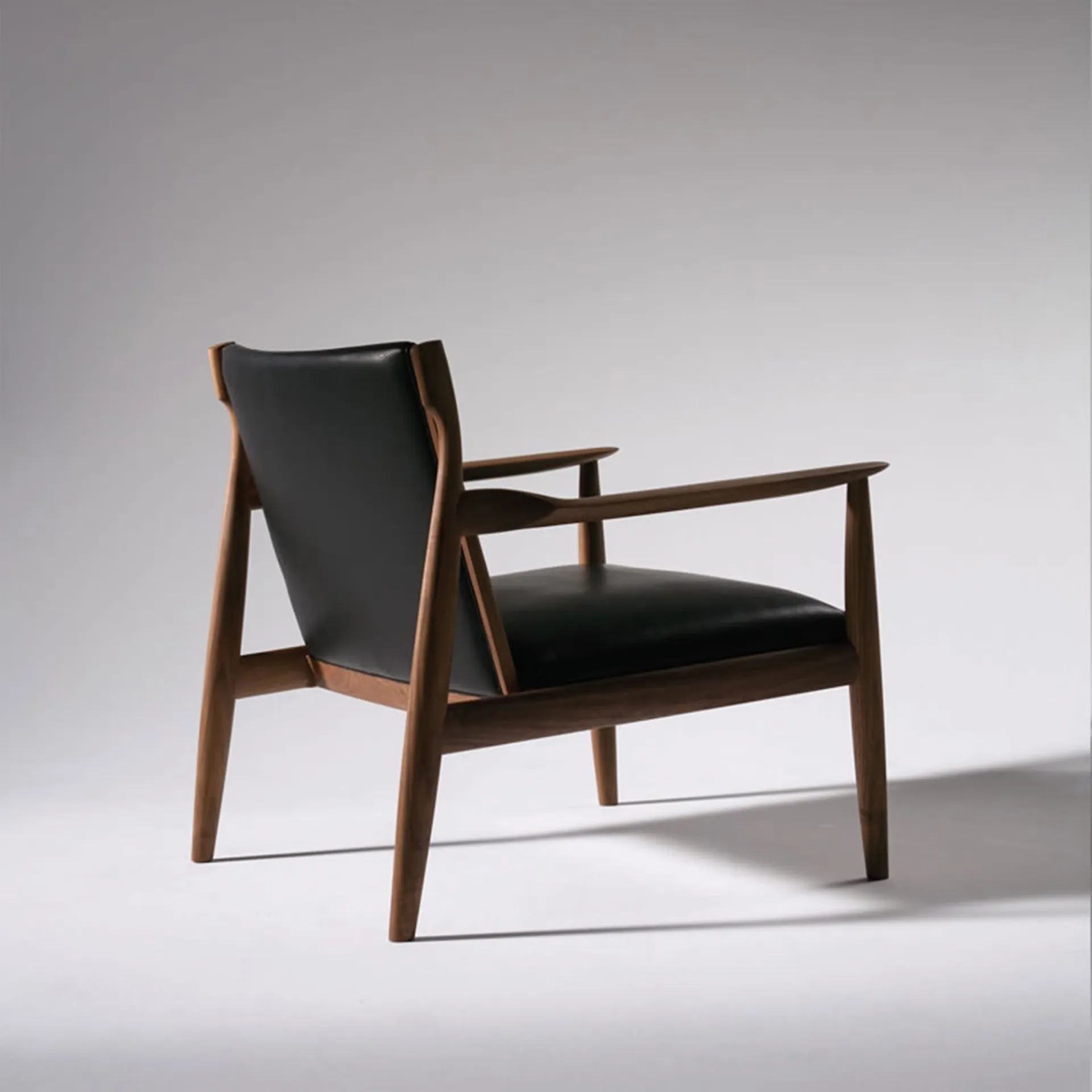 Claude Easy Chair - Ritzwell - NO GA