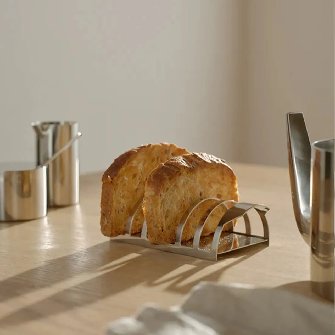 Arne Jacobsen Bread Stand L 15.8 cm Steel