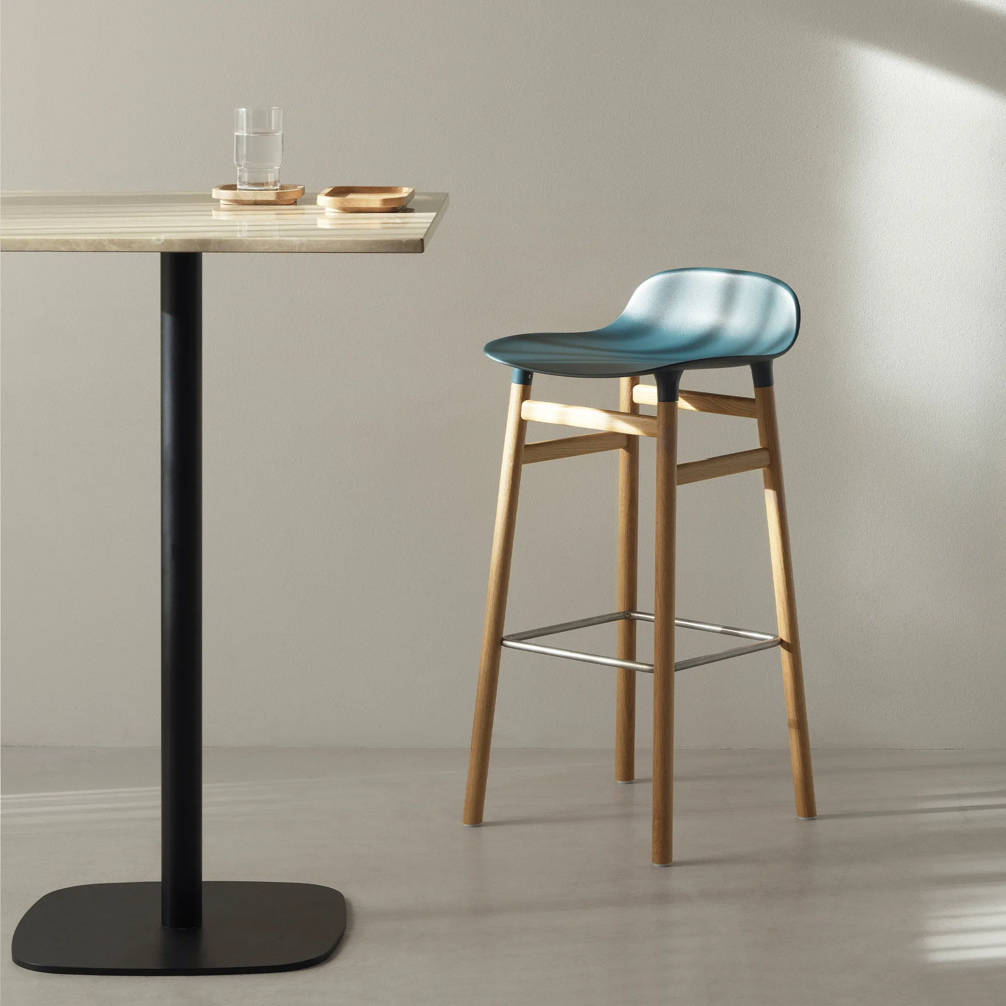 Form Barstool 65 cm Walnut - 3