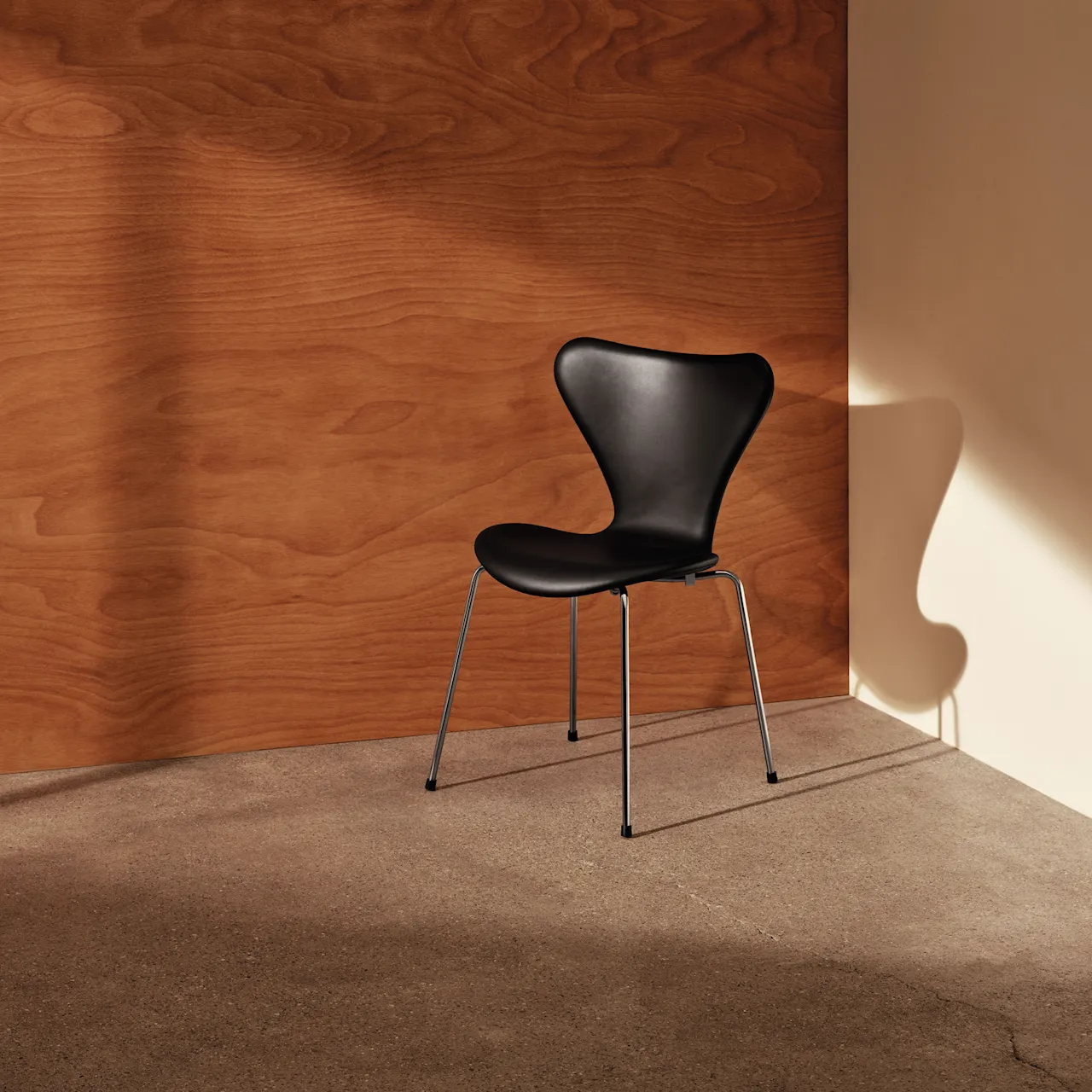 Series 7 tuoli 3107 täysin verhoiltu