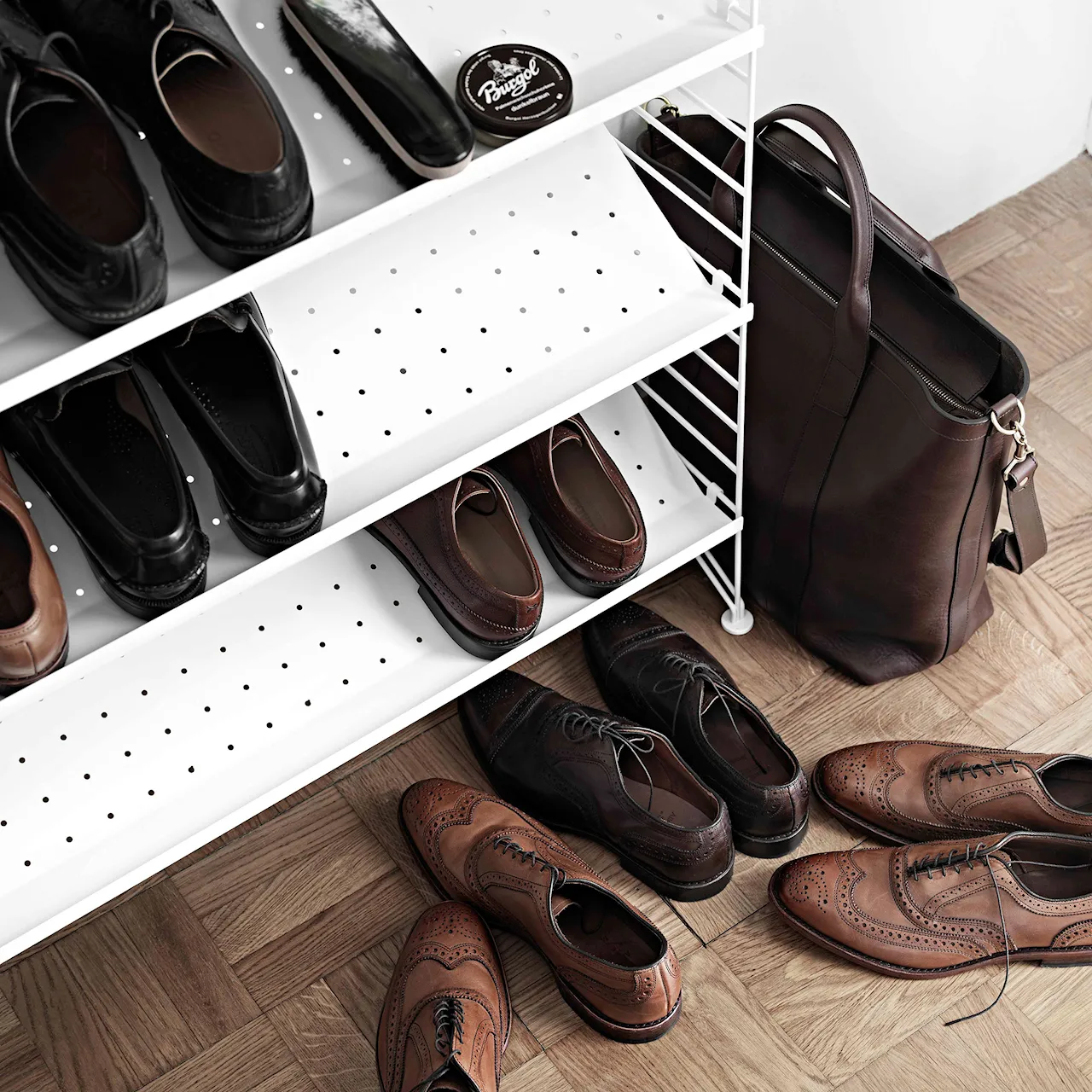 String shoe rack