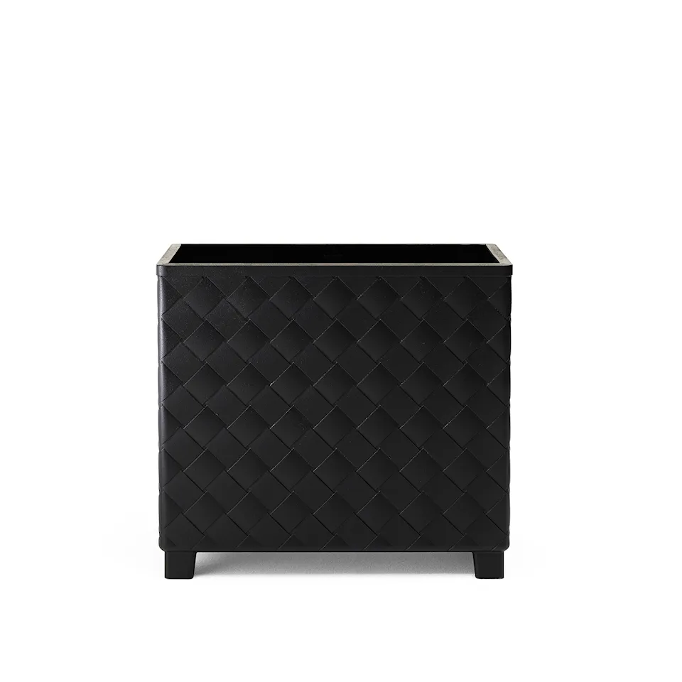 Näver Black lacquered Aluminum Planter