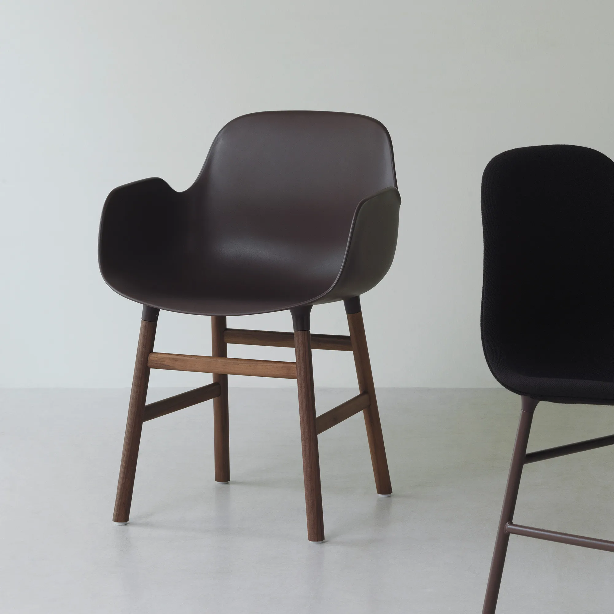 Form Armchair Walnut - 7