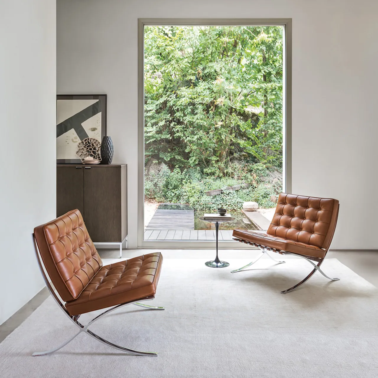 Saarinen Round Side Table - Black