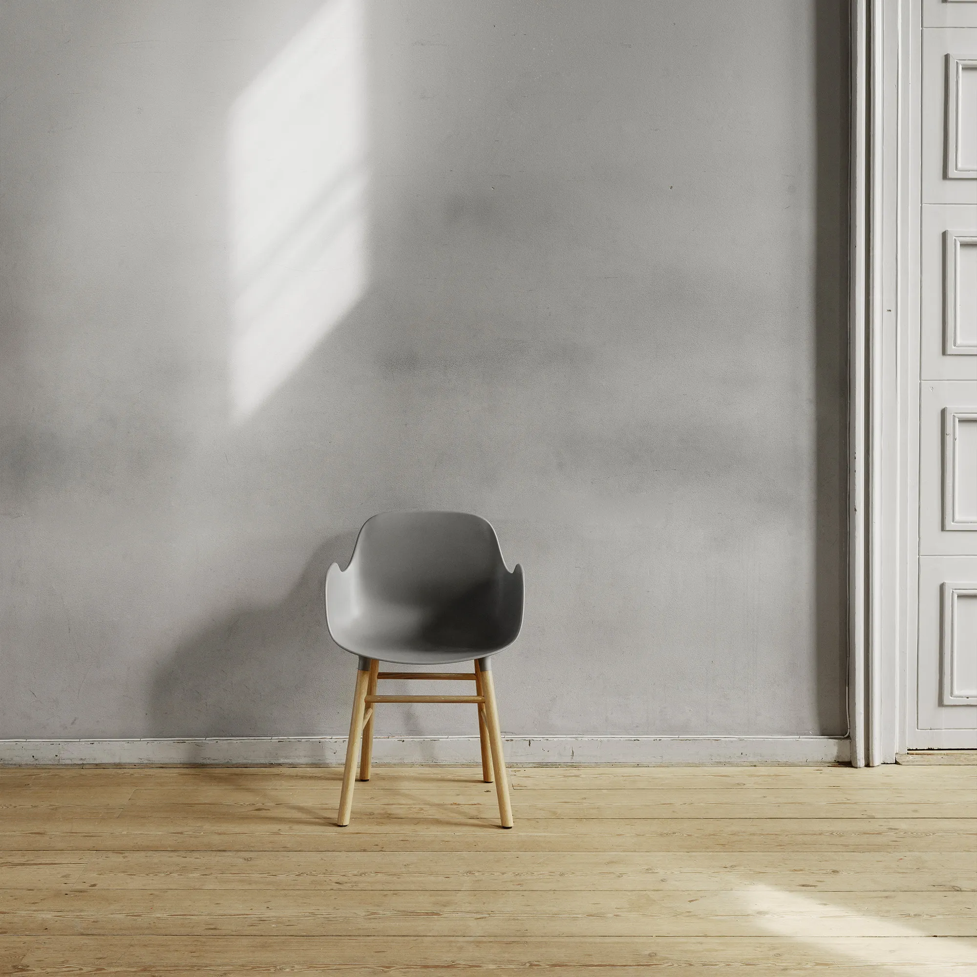 Form Armchair Walnut - 10