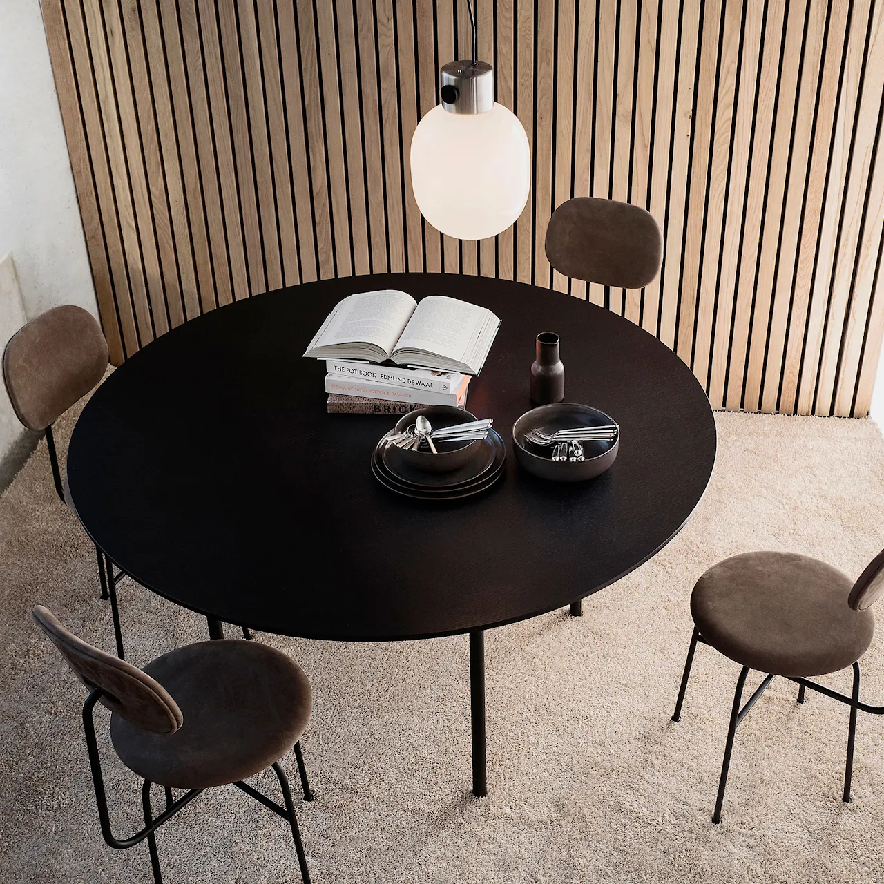 Snaregade Dining Table