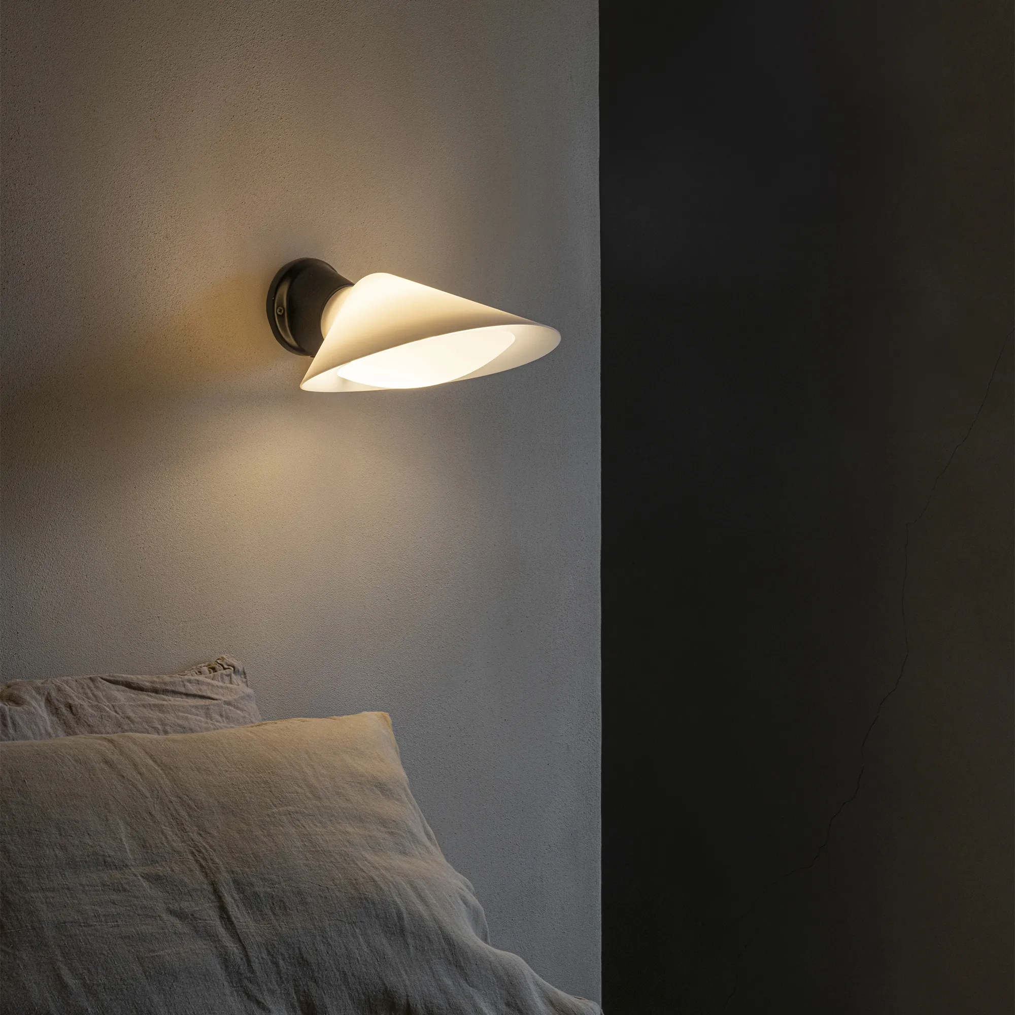 Plume SW wandlamp met knop - 3