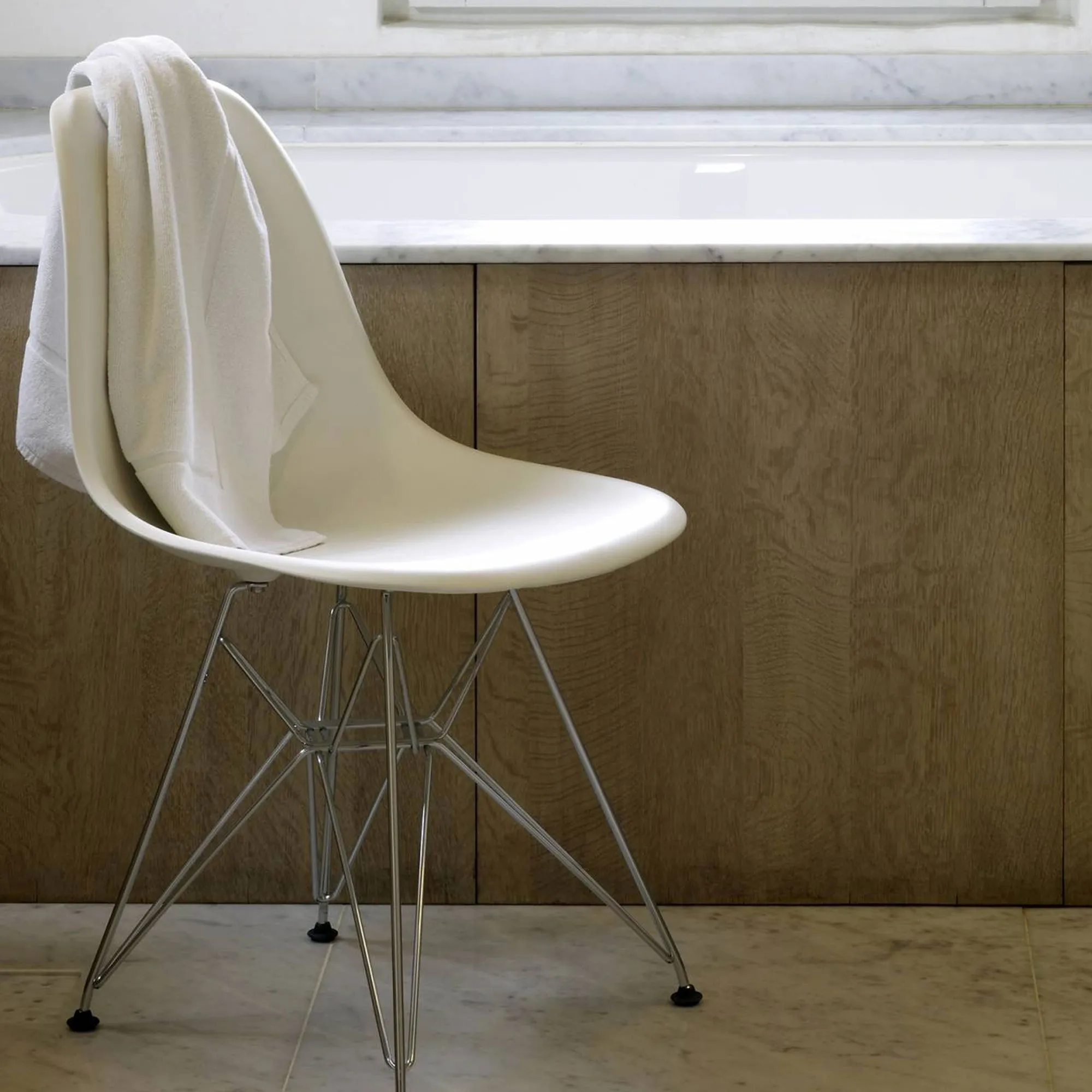 Eames RE Plastic Chair DSR Basic Dark - 10