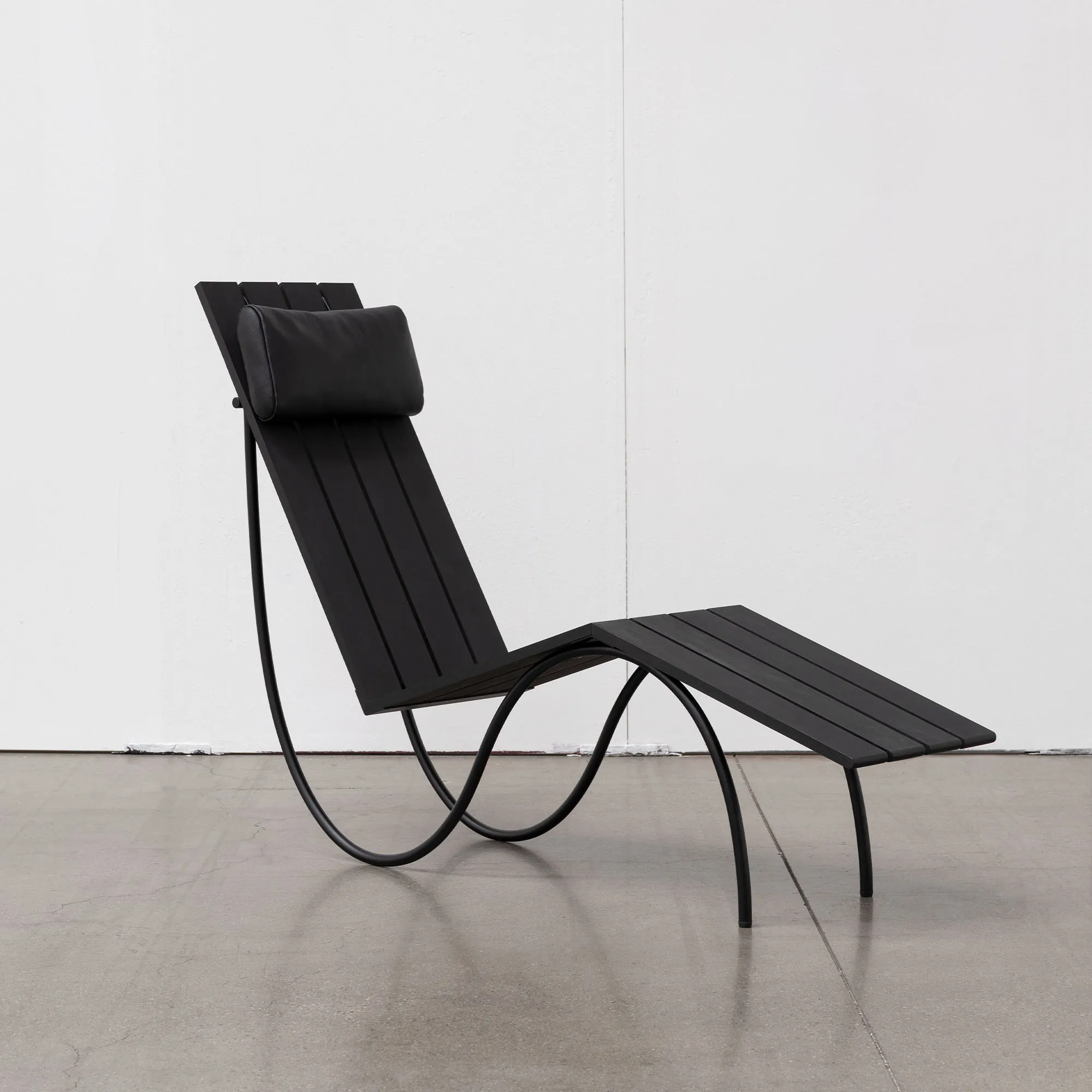 Liv lounge chair steel oak black