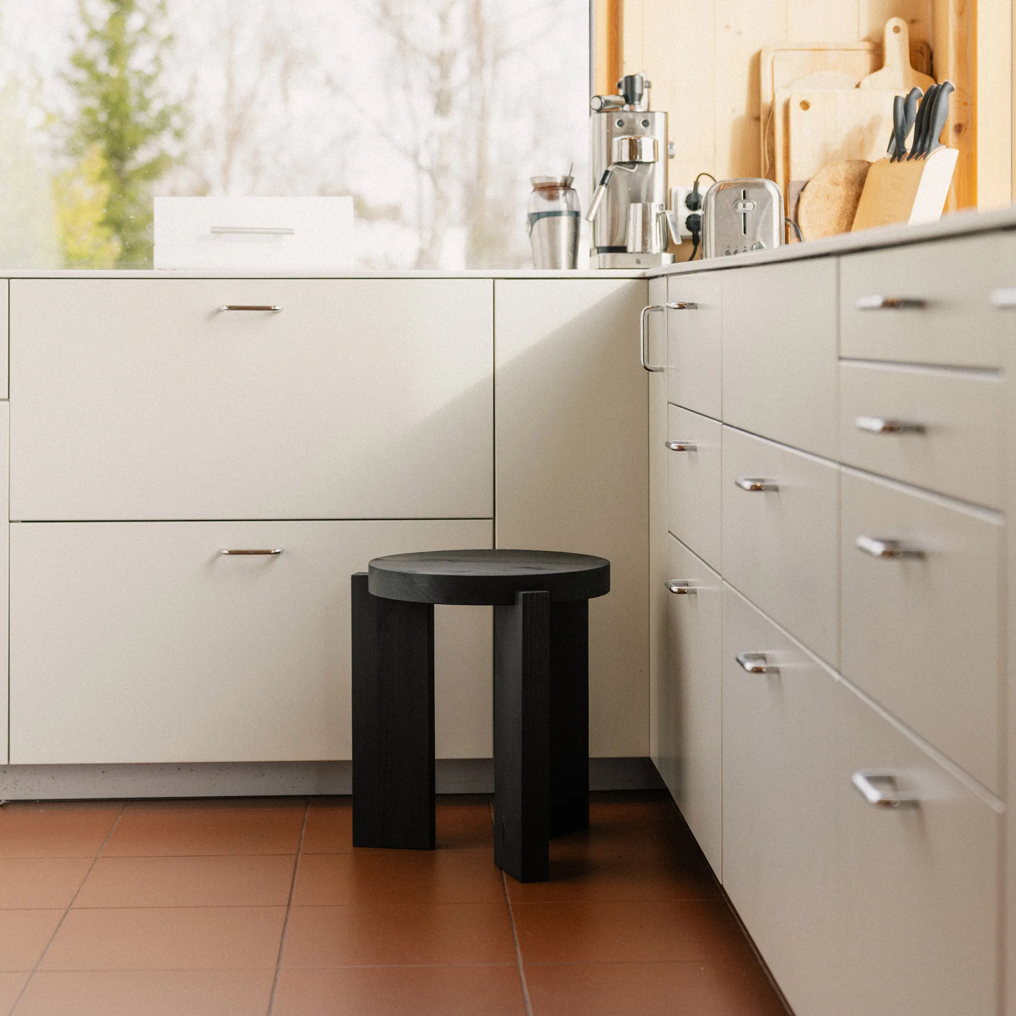 001 Stool Black - 4