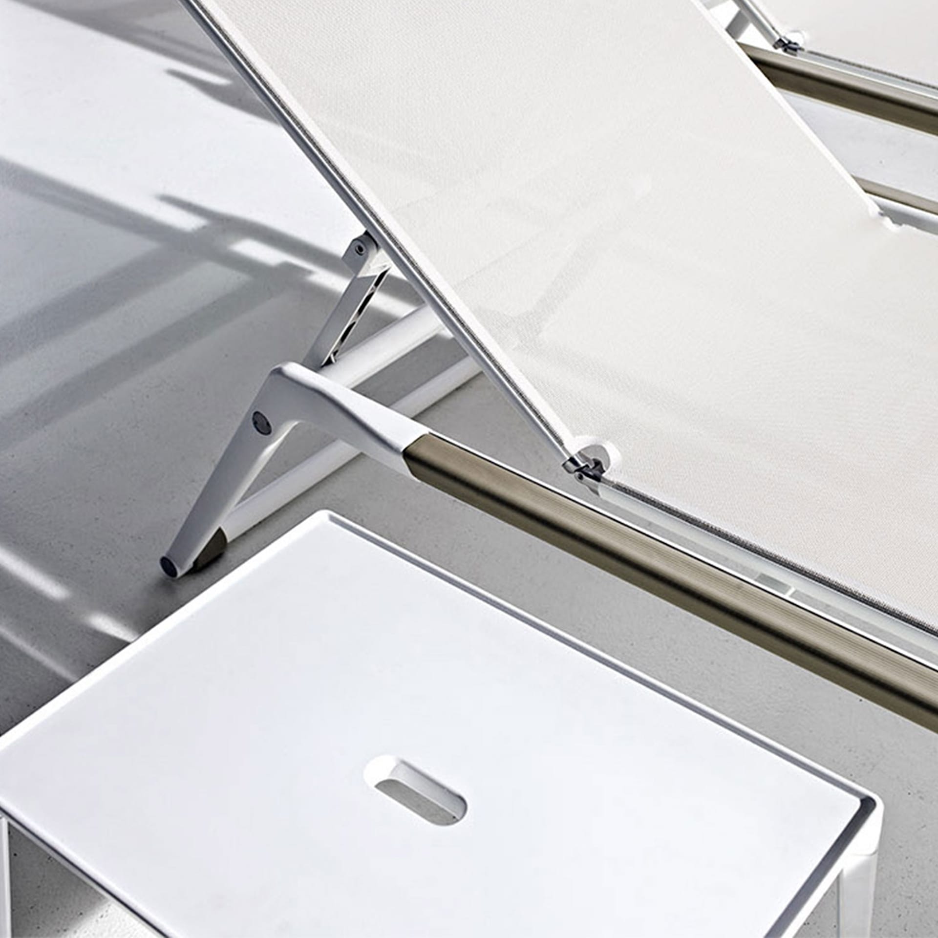 Kj p mirto outdoor small table fra b b italia nordiska galleriet