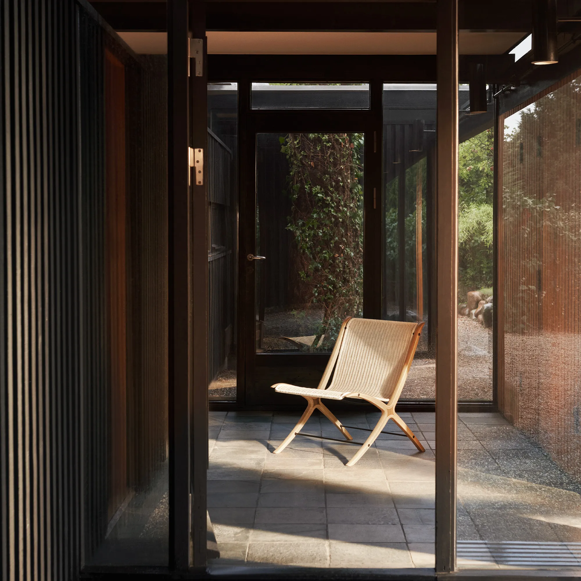 X Lounge Chair HM10 - 4