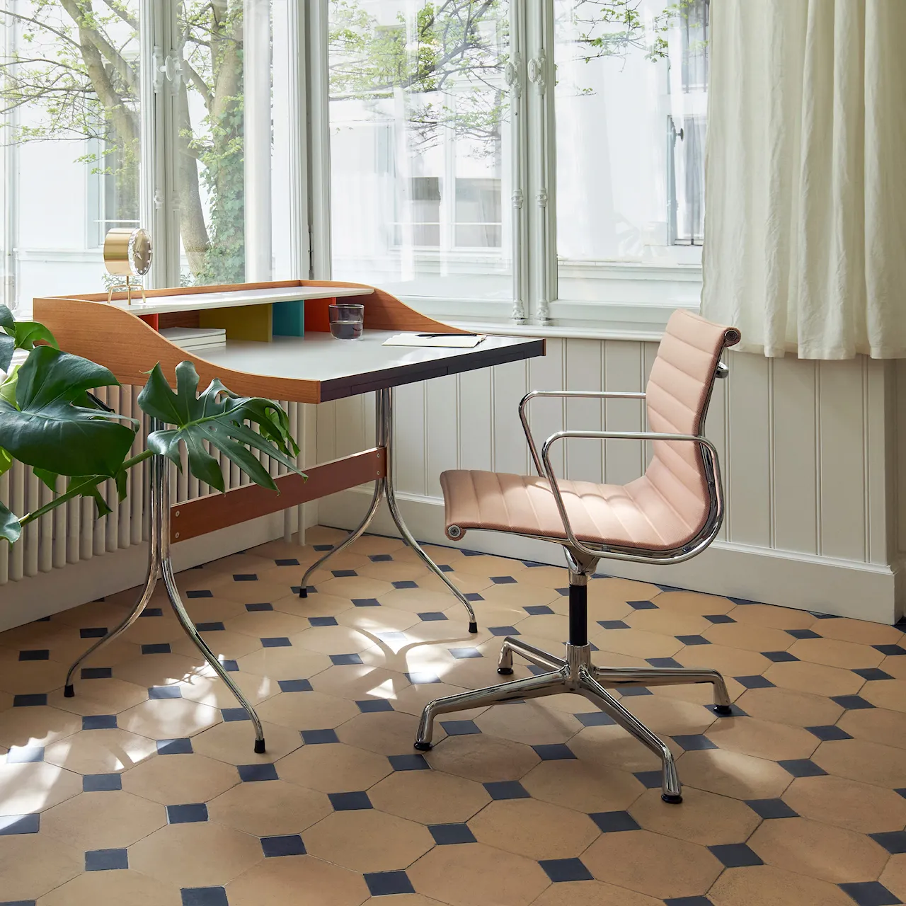 EA 101 Aluminium Chair