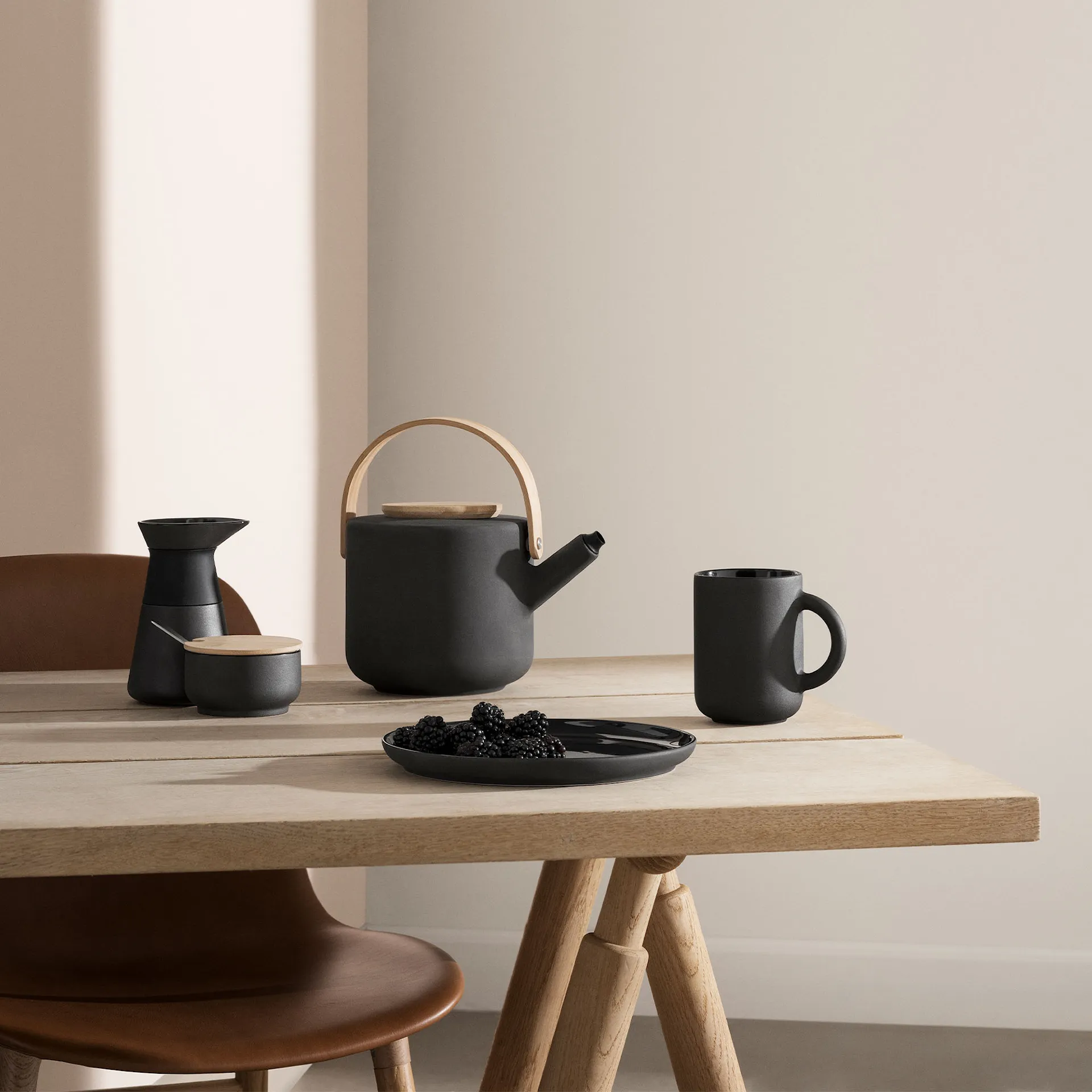 Theo Milk Jug 0.4 L Black - Stelton - NO GA