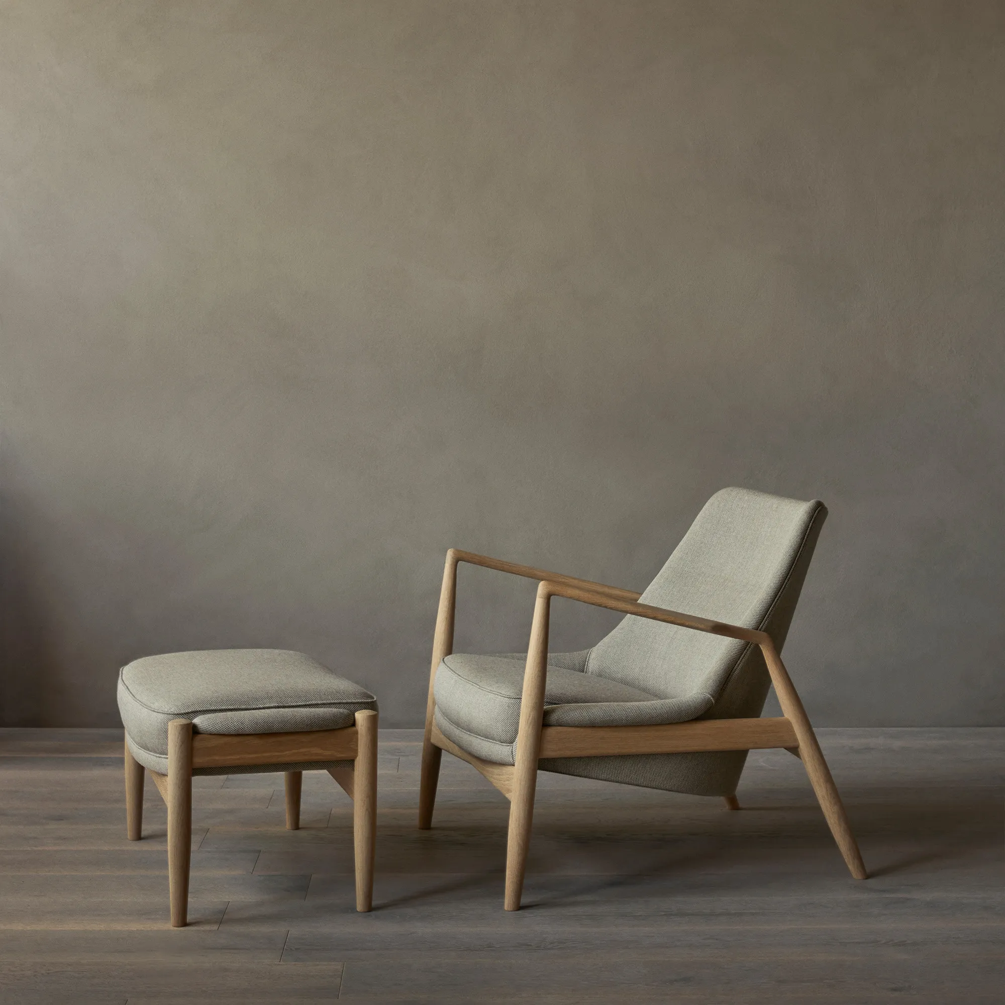 The Seal Lounge Chair High Walnut