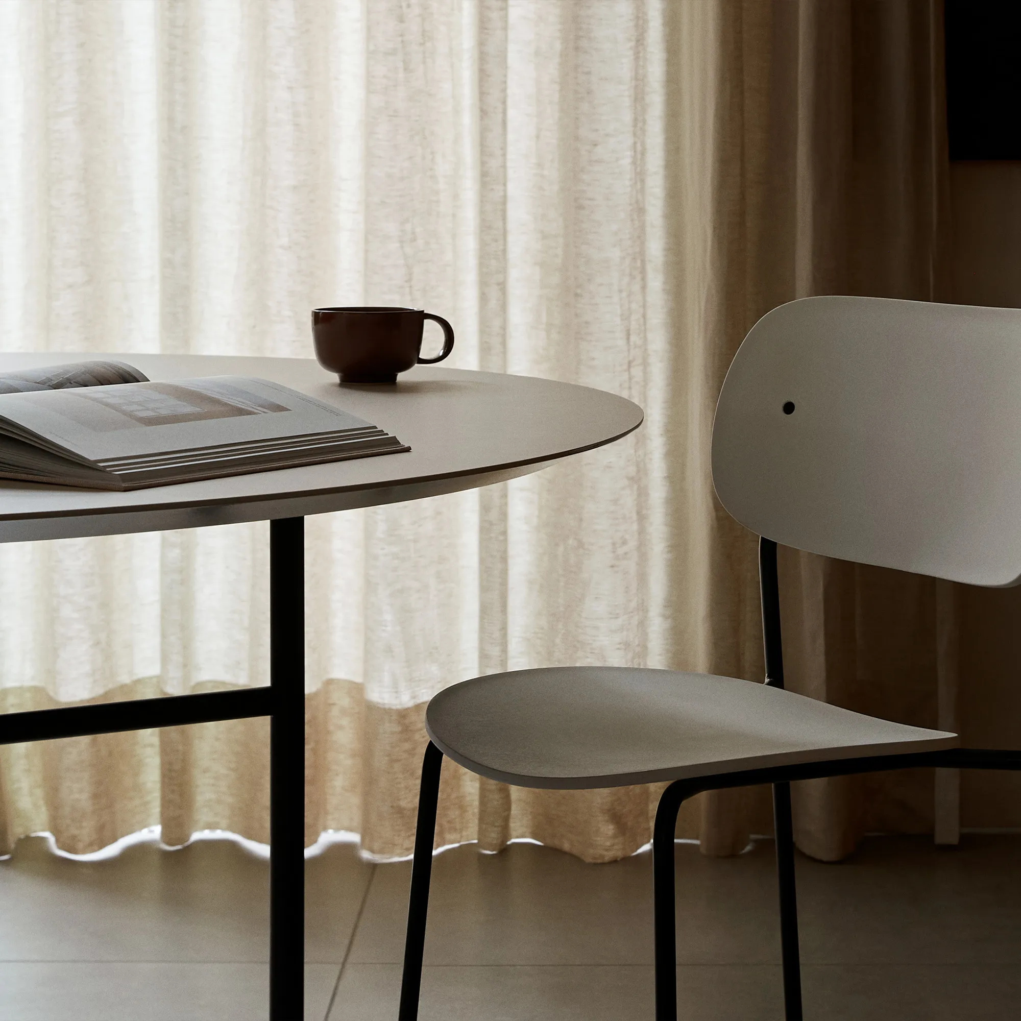 Snaregade Dining Table Round - 6