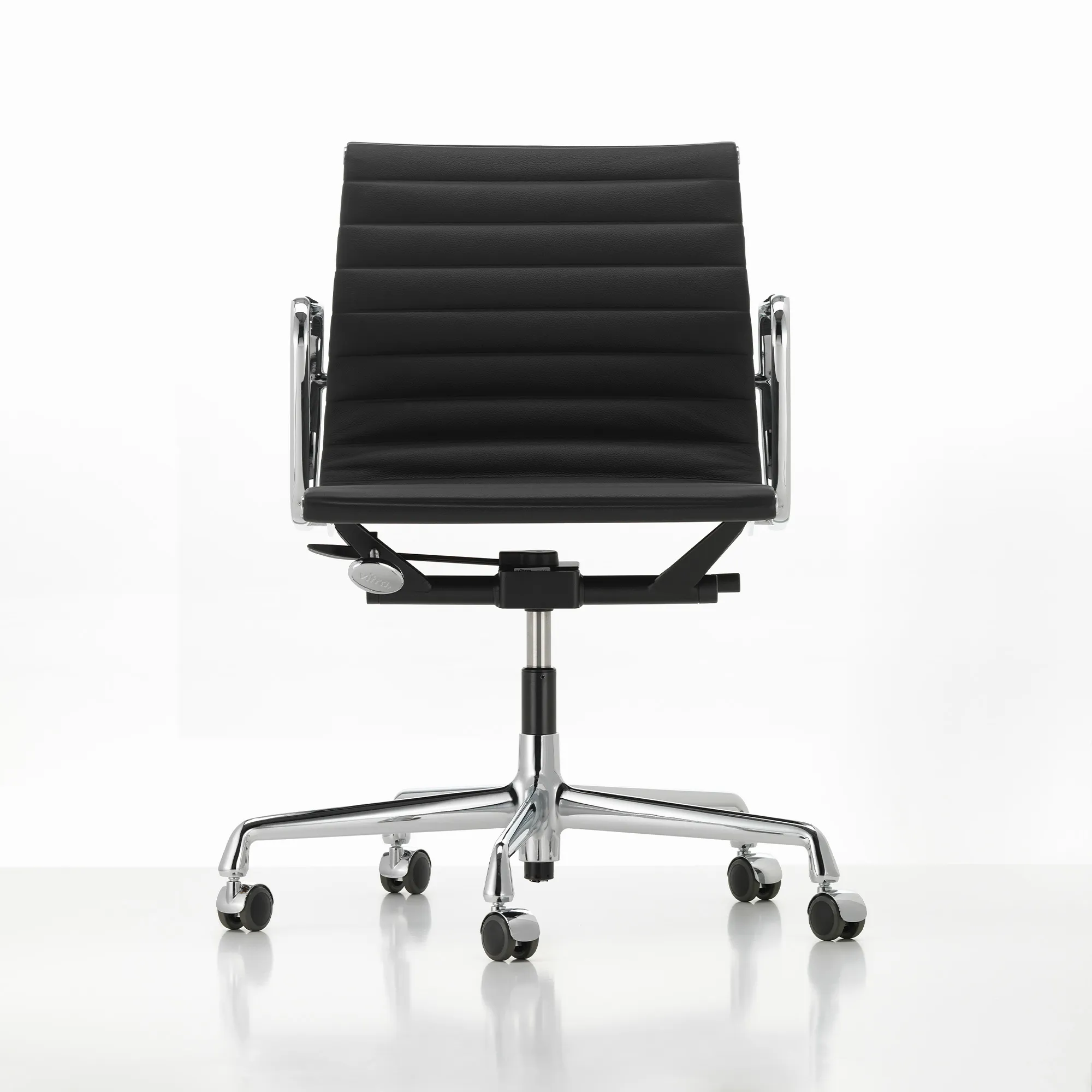 EA 117 Aluminium Chair - 11